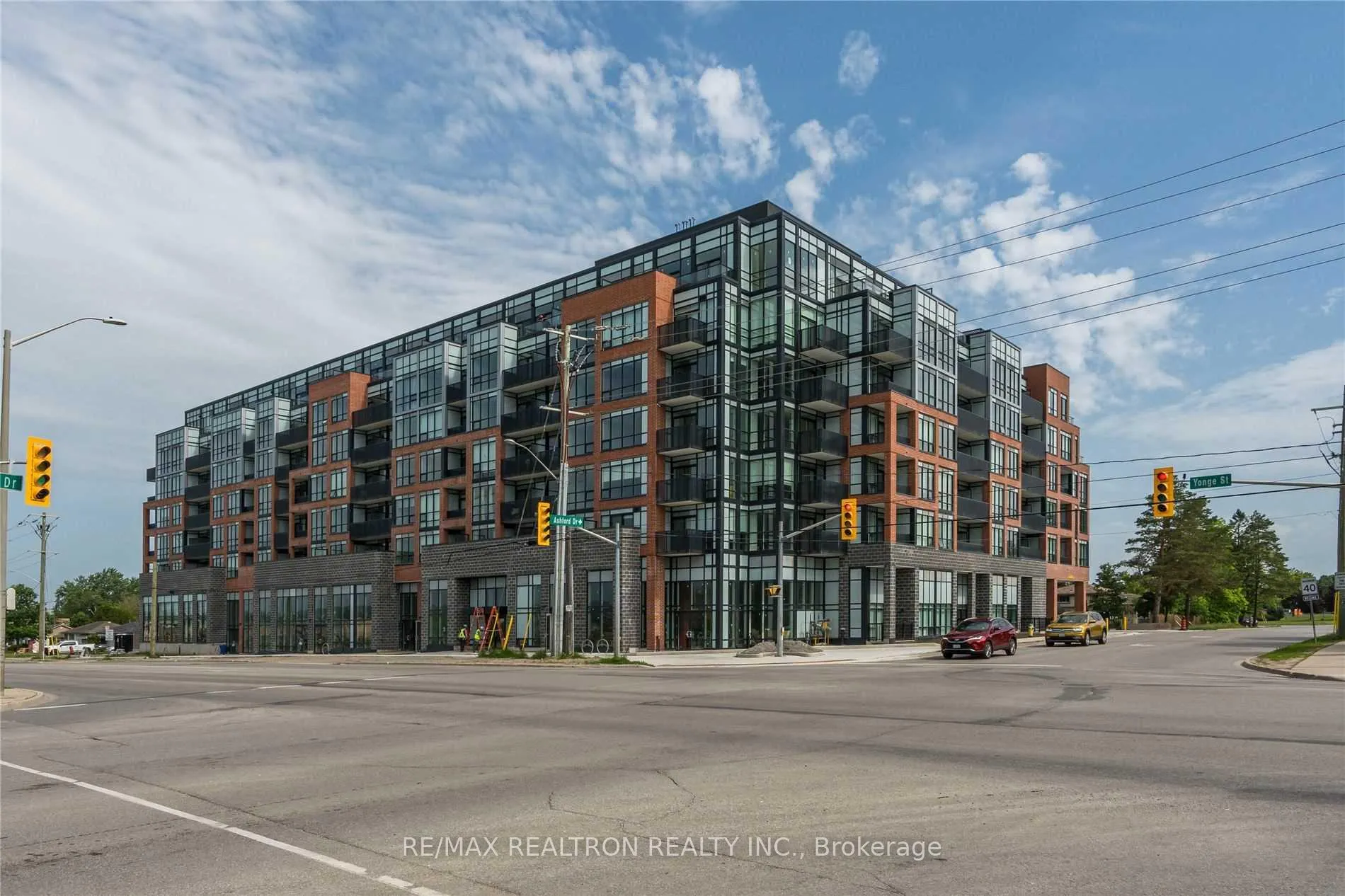 Photo 2 of Unit 704, 681 Yonge Street, Barrie, Painswick South — HOMEH
