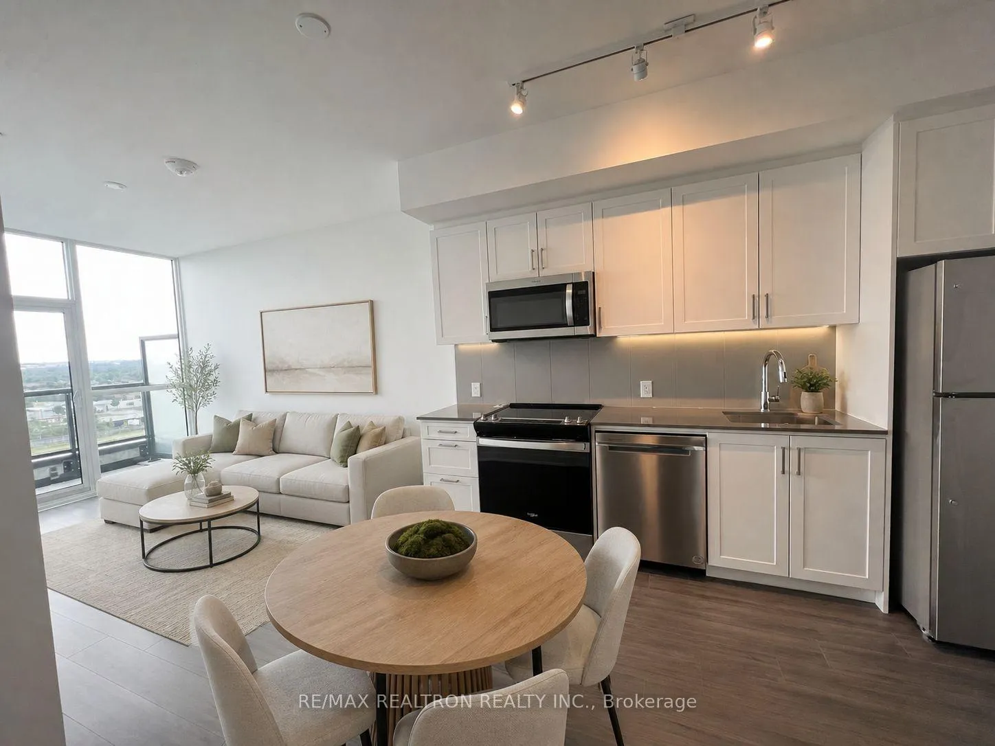 Photo 7 of Unit 704, 681 Yonge Street, Barrie, Painswick South — HOMEH