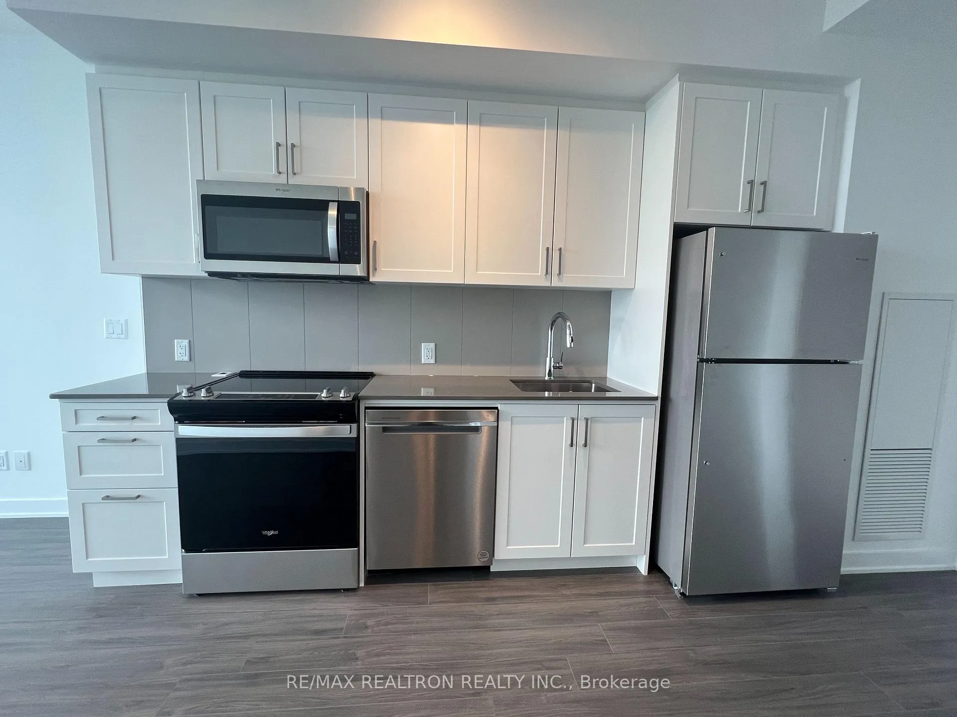 Photo 8 of Unit 704, 681 Yonge Street, Barrie, Painswick South — HOMEH