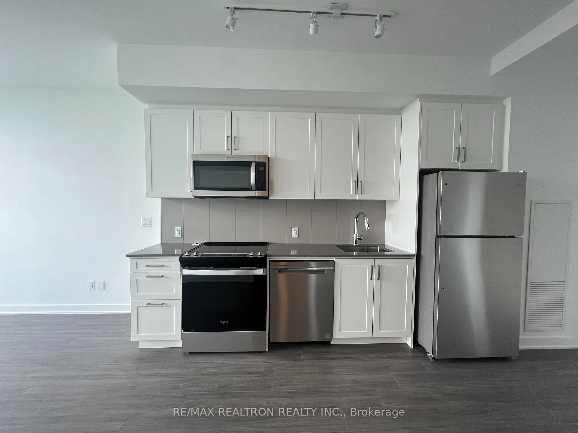 Photo 9 of Unit 704, 681 Yonge Street, Barrie, Painswick South — HOMEH