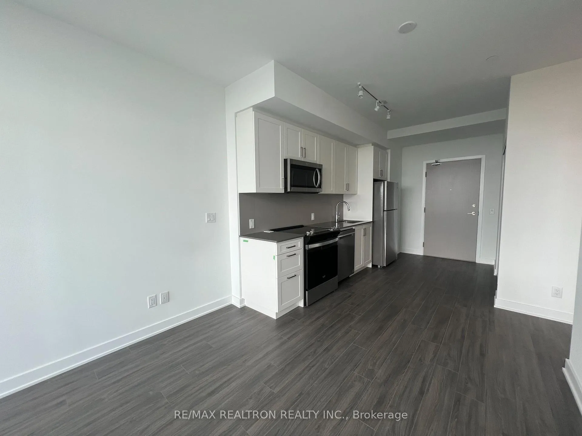 Photo 10 of Unit 704, 681 Yonge Street, Barrie, Painswick South — HOMEH