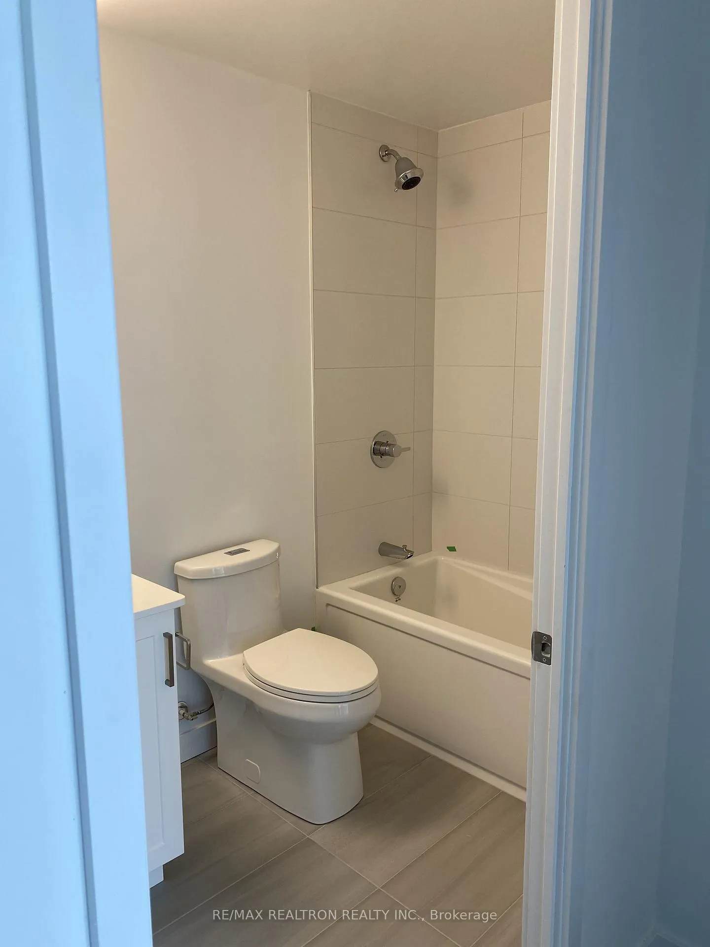 Photo 16 of Unit 704, 681 Yonge Street, Barrie, Painswick South — HOMEH