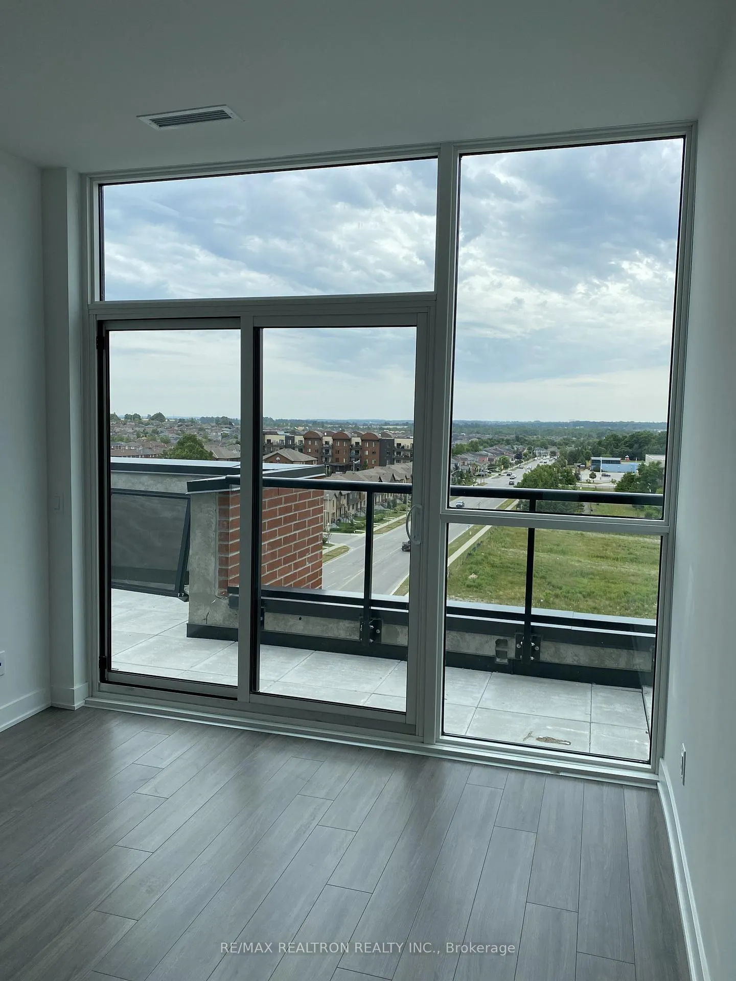 Photo 19 of Unit 704, 681 Yonge Street, Barrie, Painswick South — HOMEH