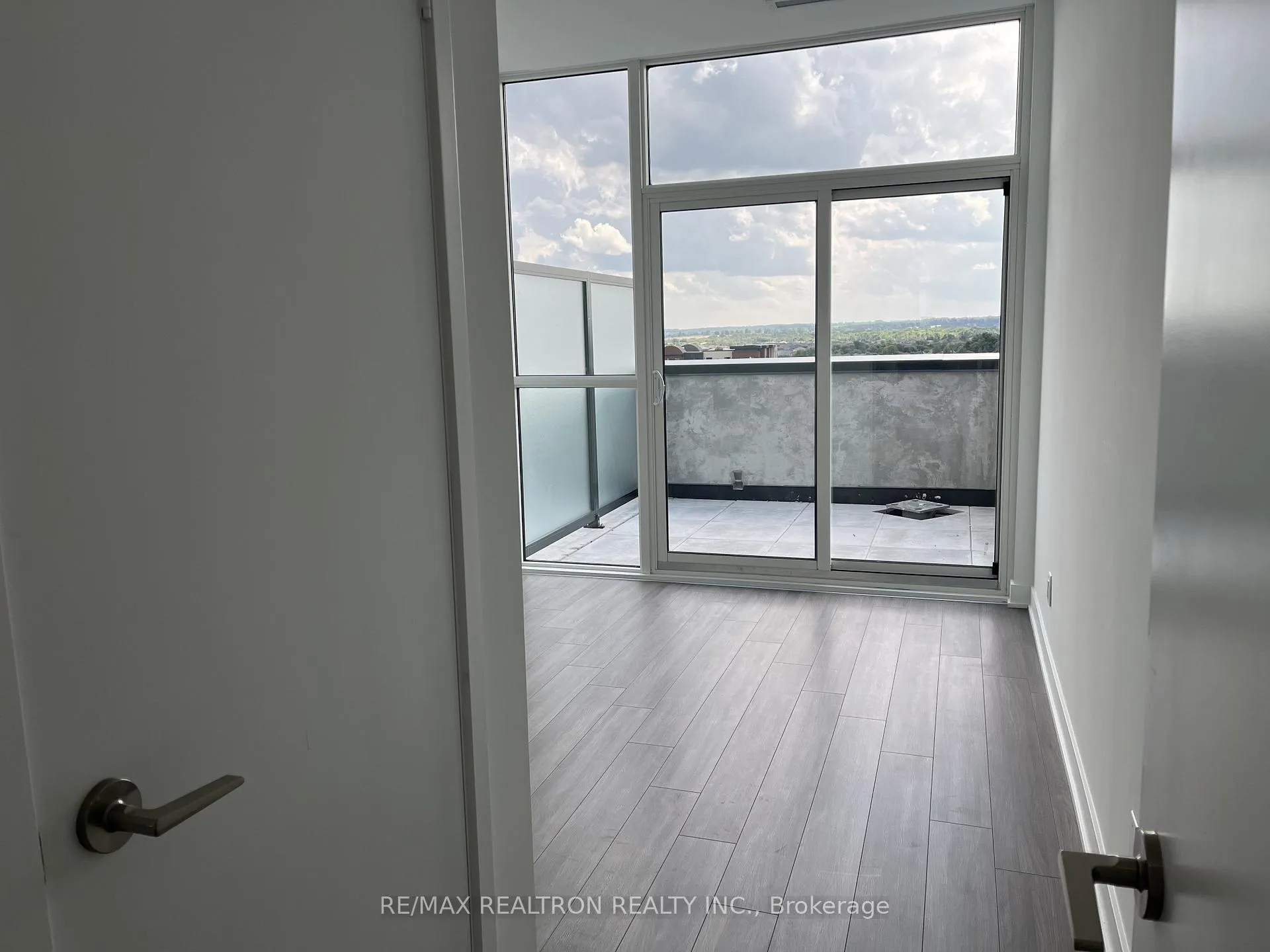 Photo 20 of Unit 704, 681 Yonge Street, Barrie, Painswick South — HOMEH