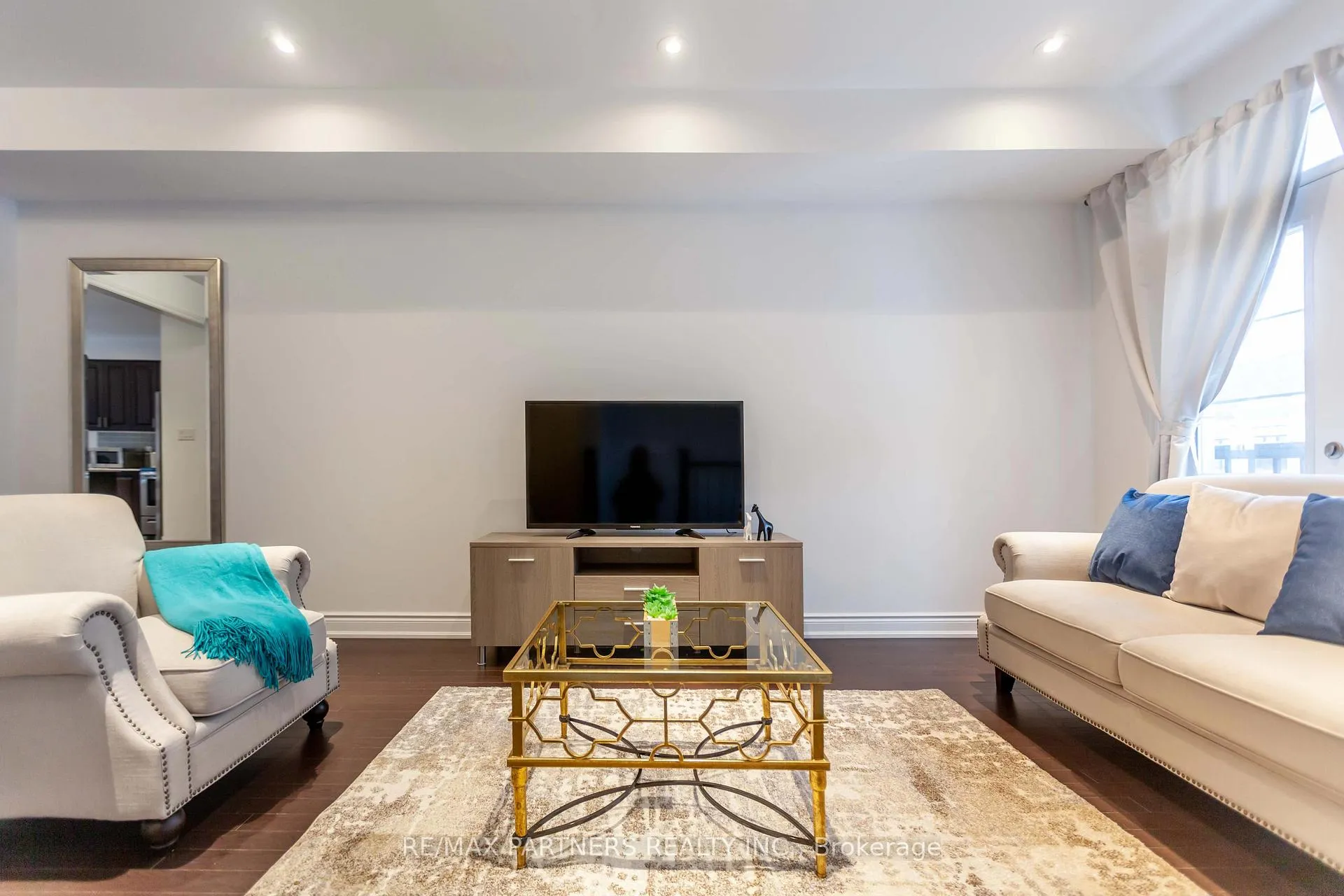 Photo 2 of 109 Lichfield Road, Markham, Unionville — HOMEH