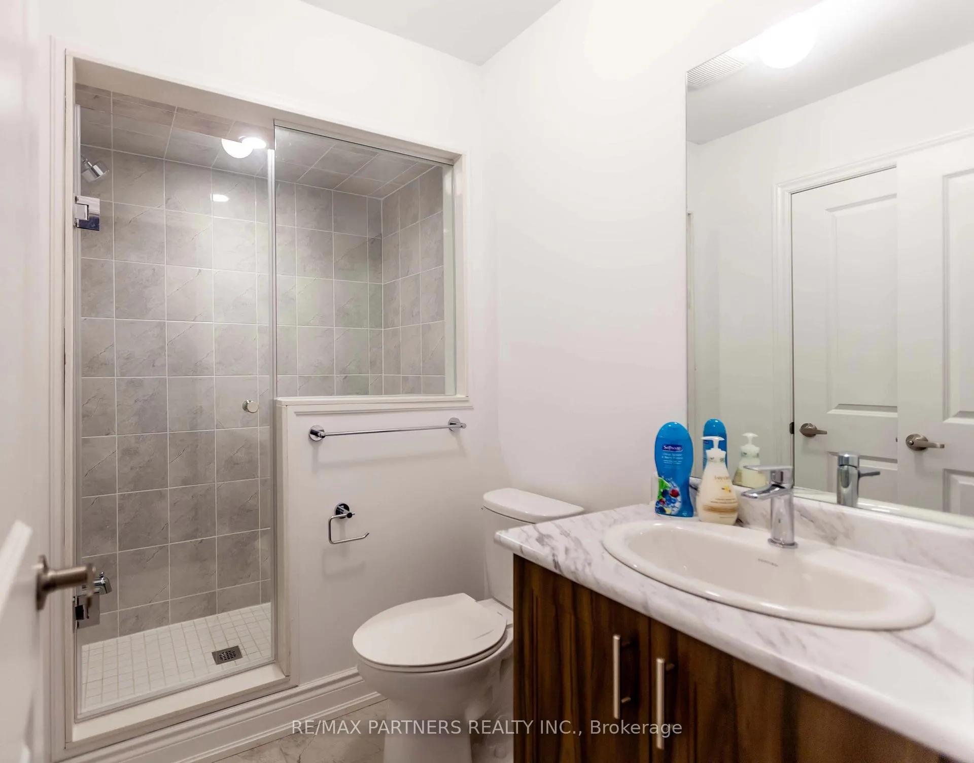 Photo 7 of 109 Lichfield Road, Markham, Unionville — HOMEH