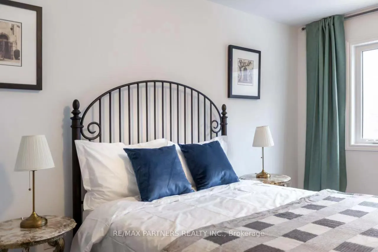 Photo 8 of 109 Lichfield Road, Markham, Unionville — HOMEH