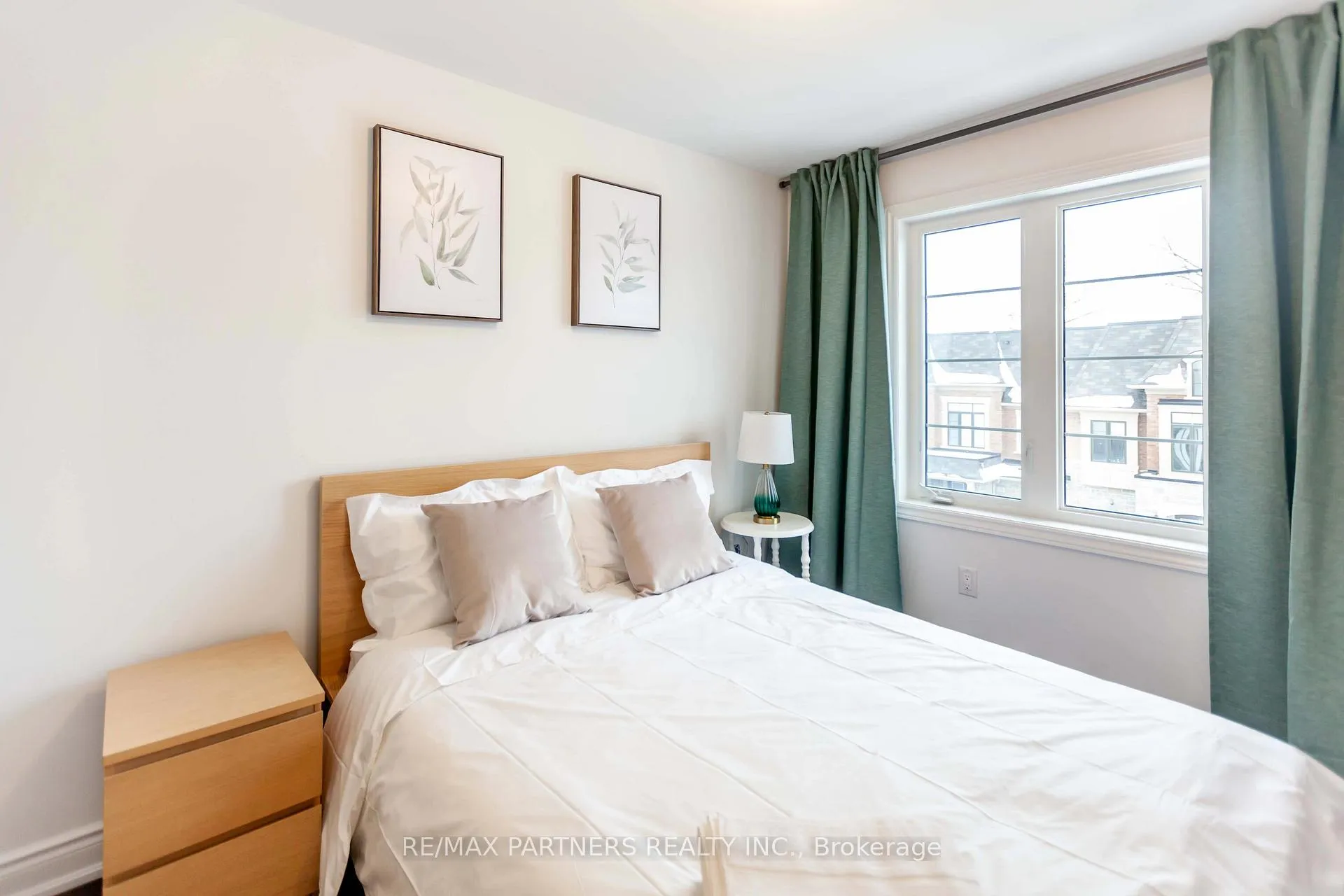 Photo 10 of 109 Lichfield Road, Markham, Unionville — HOMEH