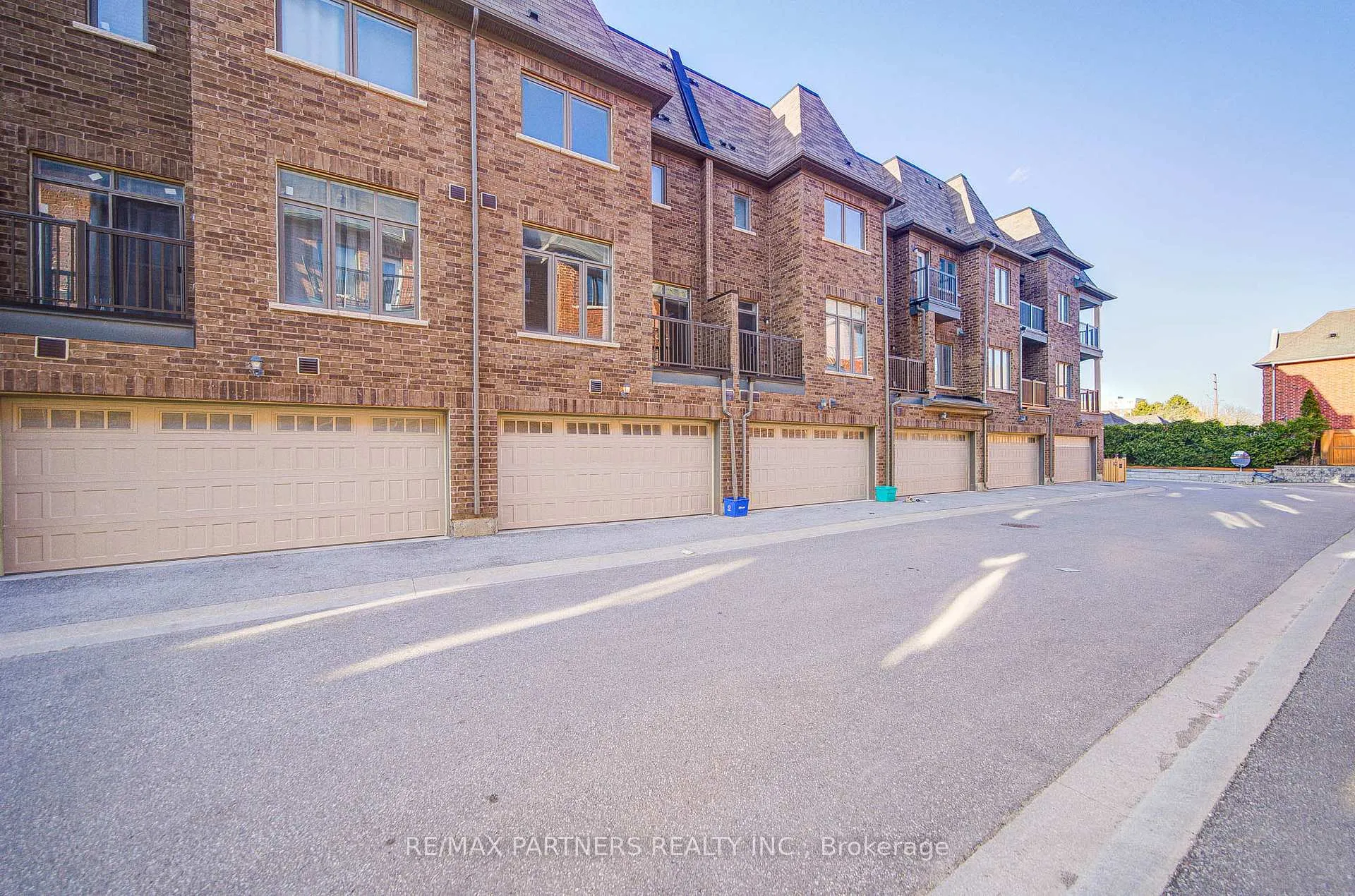 Photo 16 of 109 Lichfield Road, Markham, Unionville — HOMEH
