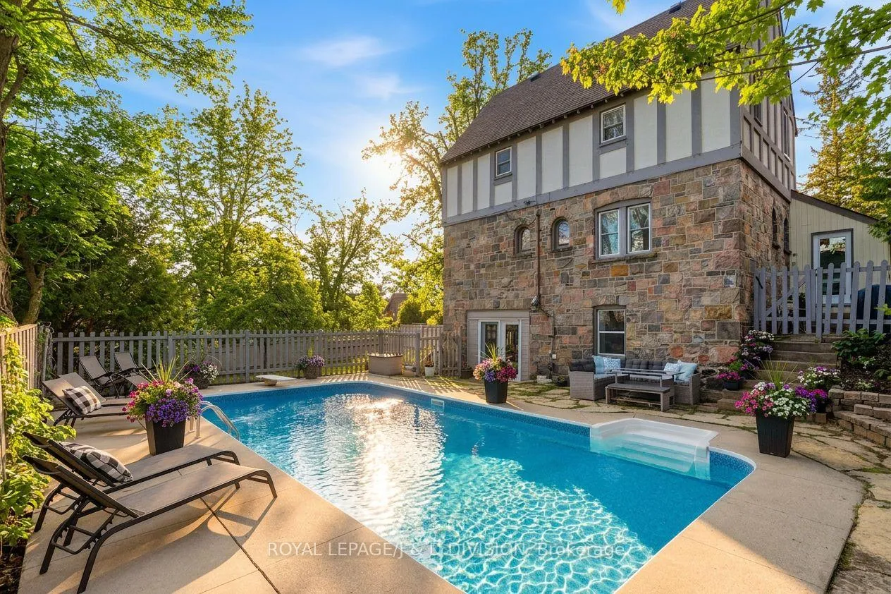 Photo 1 of 44 Tecumseth Street, Orillia — HOMEH