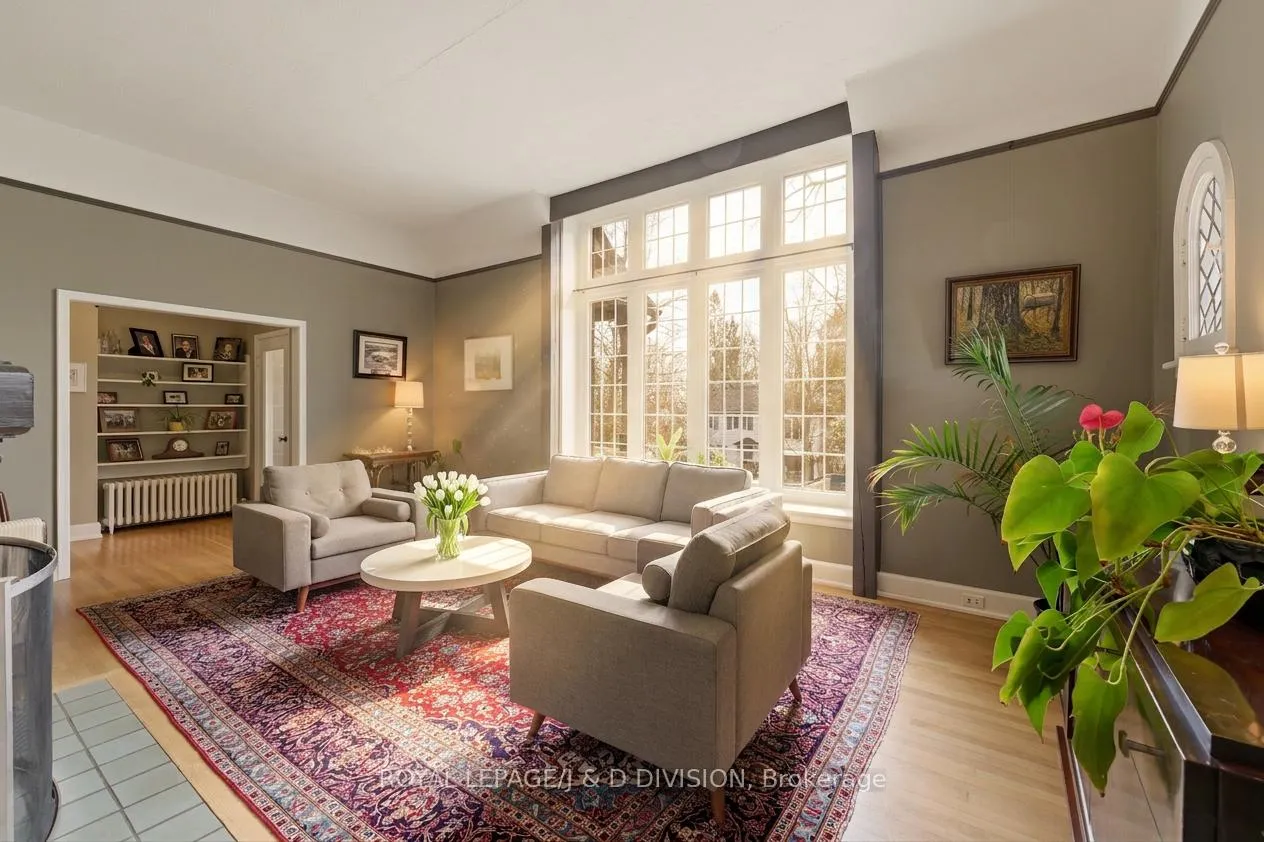 Photo 3 of 44 Tecumseth Street, Orillia — HOMEH