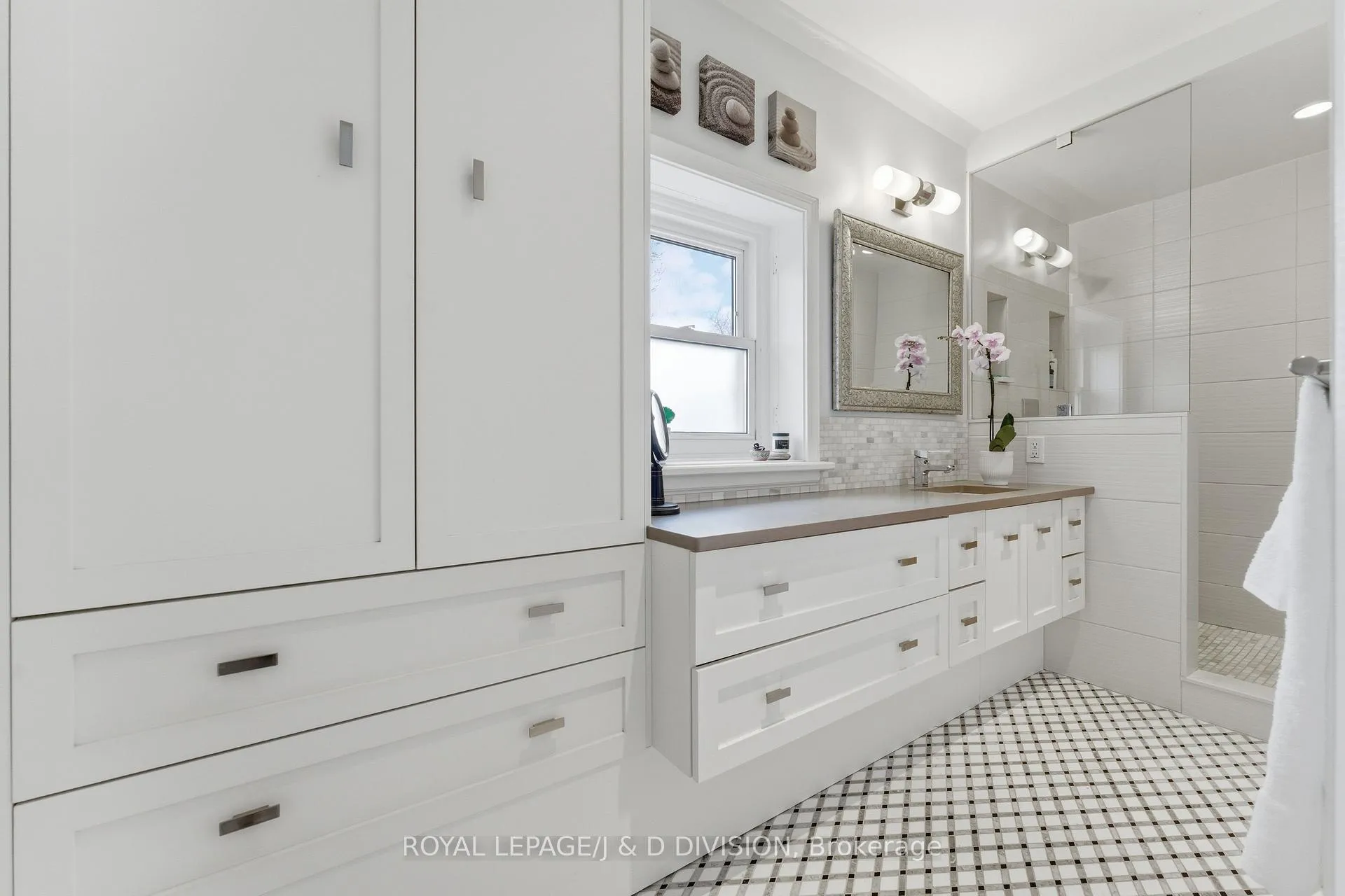 Photo 10 of 44 Tecumseth Street, Orillia — HOMEH
