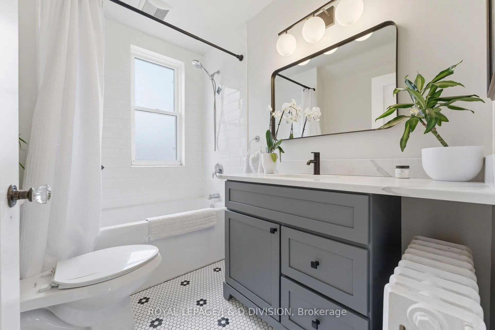Photo 12 of 44 Tecumseth Street, Orillia — HOMEH