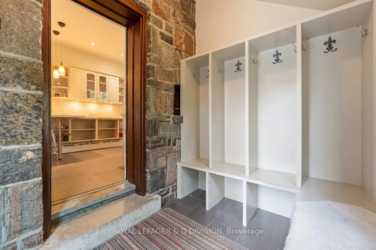 Photo 19 of 44 Tecumseth Street, Orillia — HOMEH