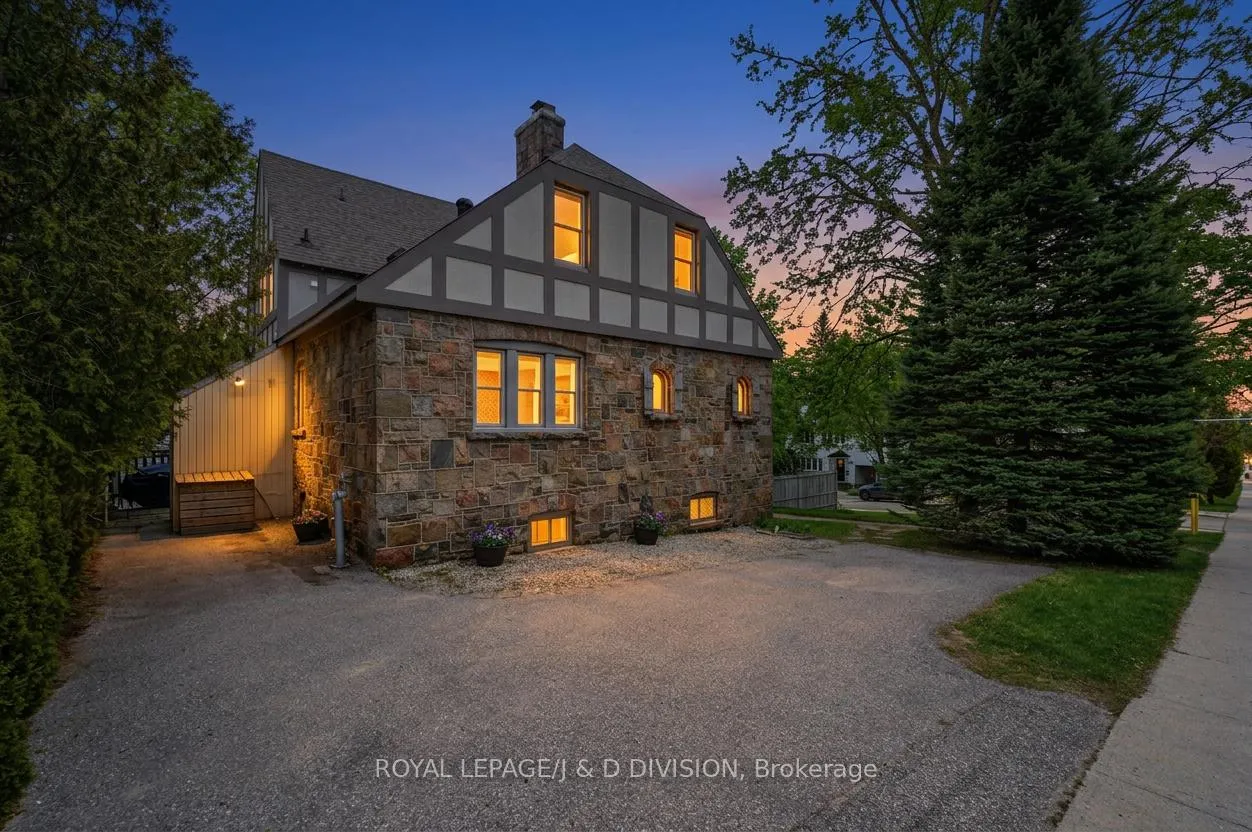 Photo 25 of 44 Tecumseth Street, Orillia — HOMEH