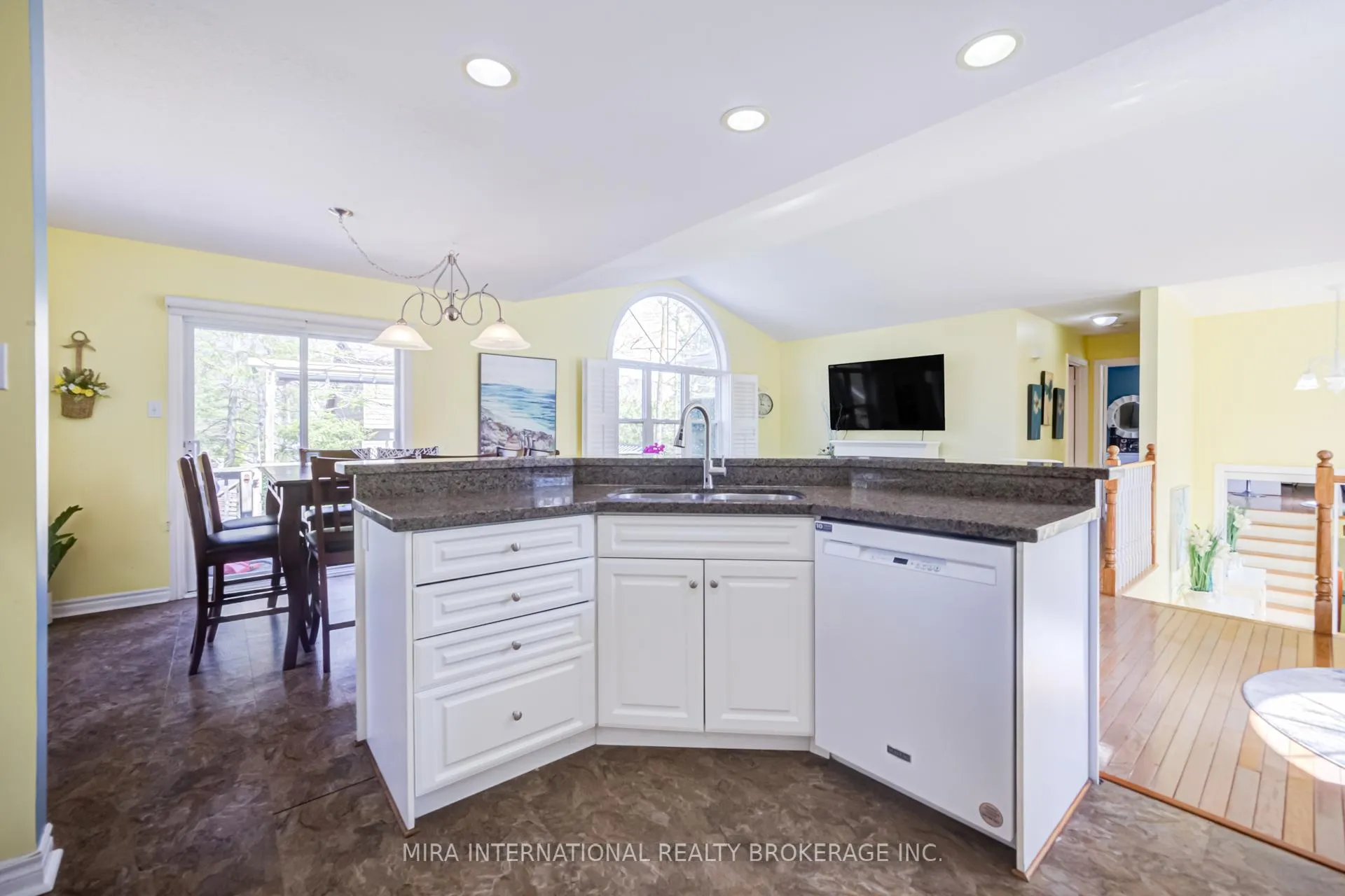 Photo 10 of 47 29TH Street N, Wasaga Beach — HOMEH