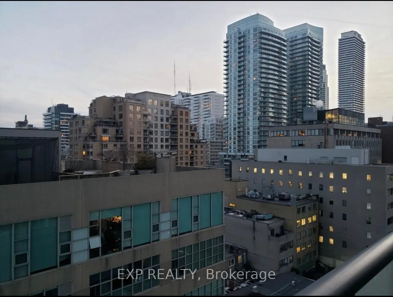 Photo 2 of Unit 911, 185 Roehampton Avenue, Toronto, Mount Pleasant West — HOMEH
