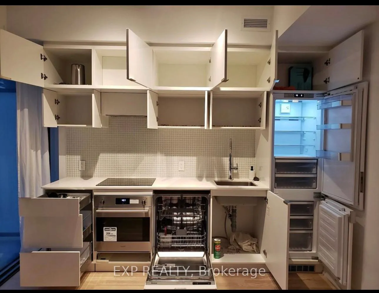 Photo 8 of Unit 911, 185 Roehampton Avenue, Toronto, Mount Pleasant West — HOMEH