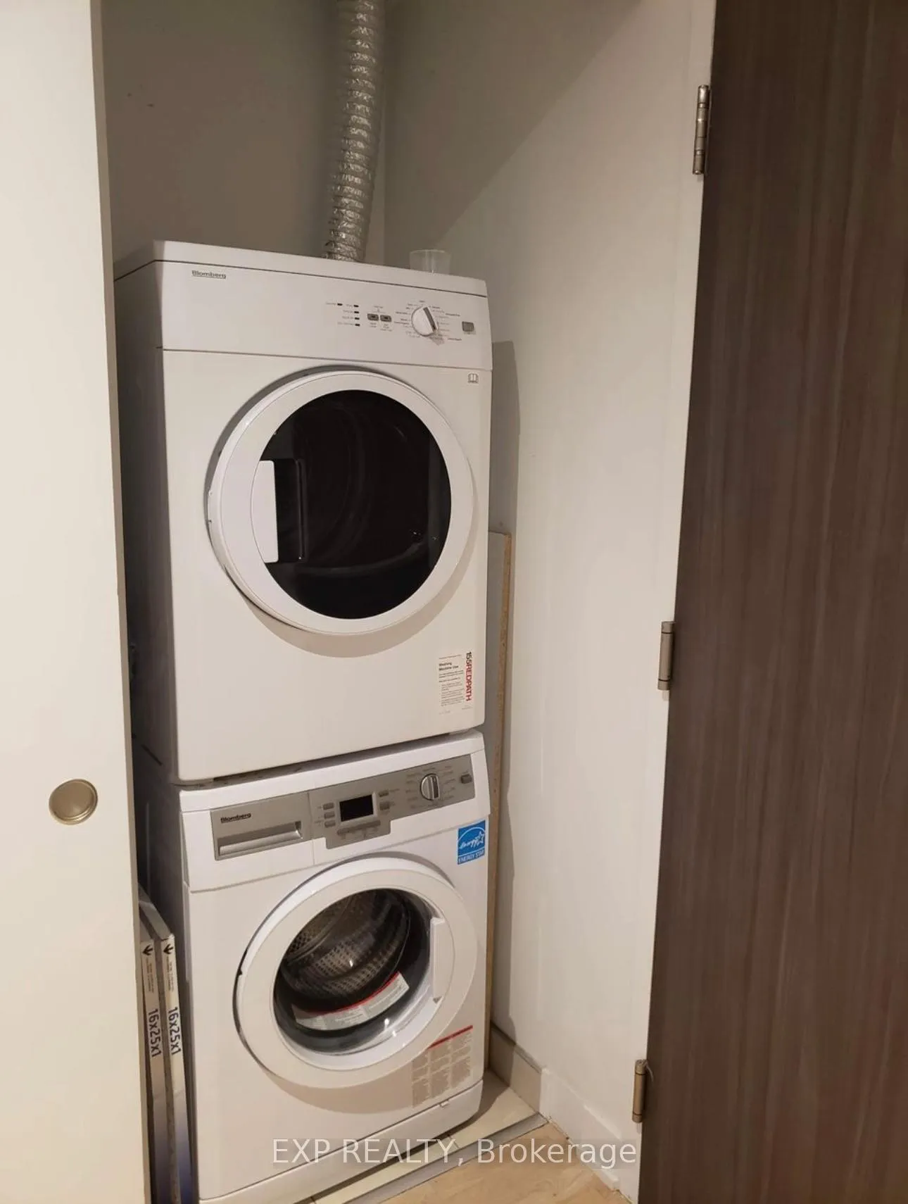 Photo 10 of Unit 911, 185 Roehampton Avenue, Toronto, Mount Pleasant West — HOMEH