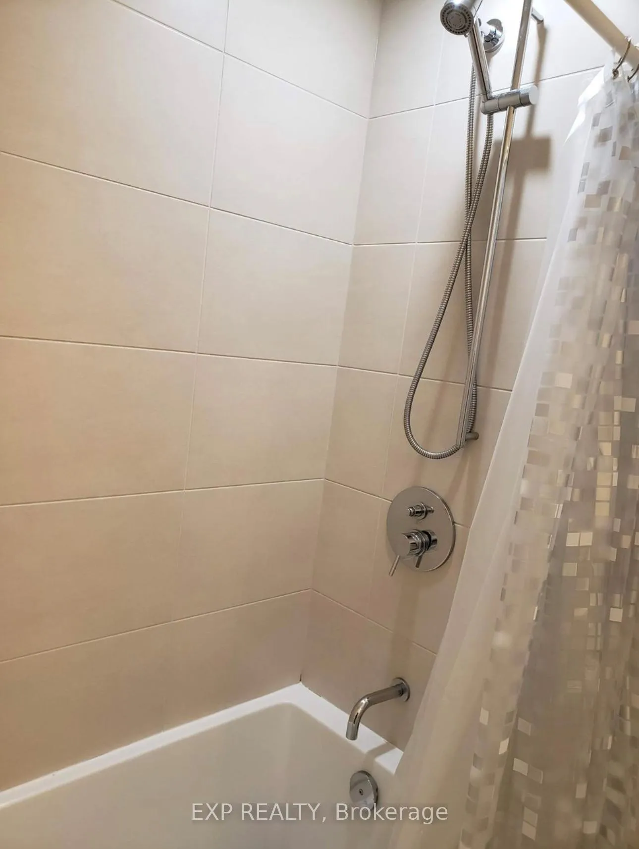 Photo 12 of Unit 911, 185 Roehampton Avenue, Toronto, Mount Pleasant West — HOMEH