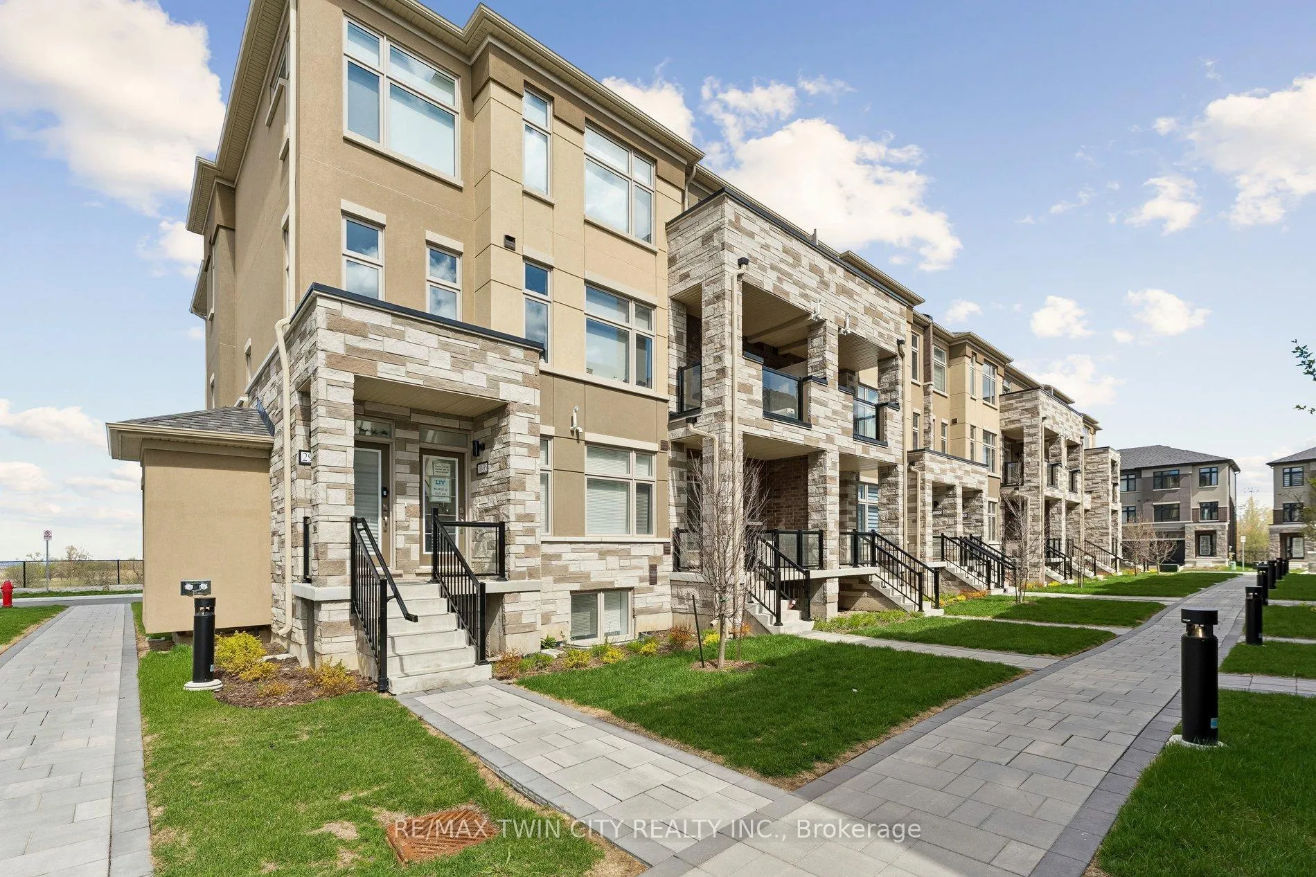 Photo 2 of Unit 28, 35 Fieldridge Crescent, Brampton, Sandringham-Wellington North — HOMEH