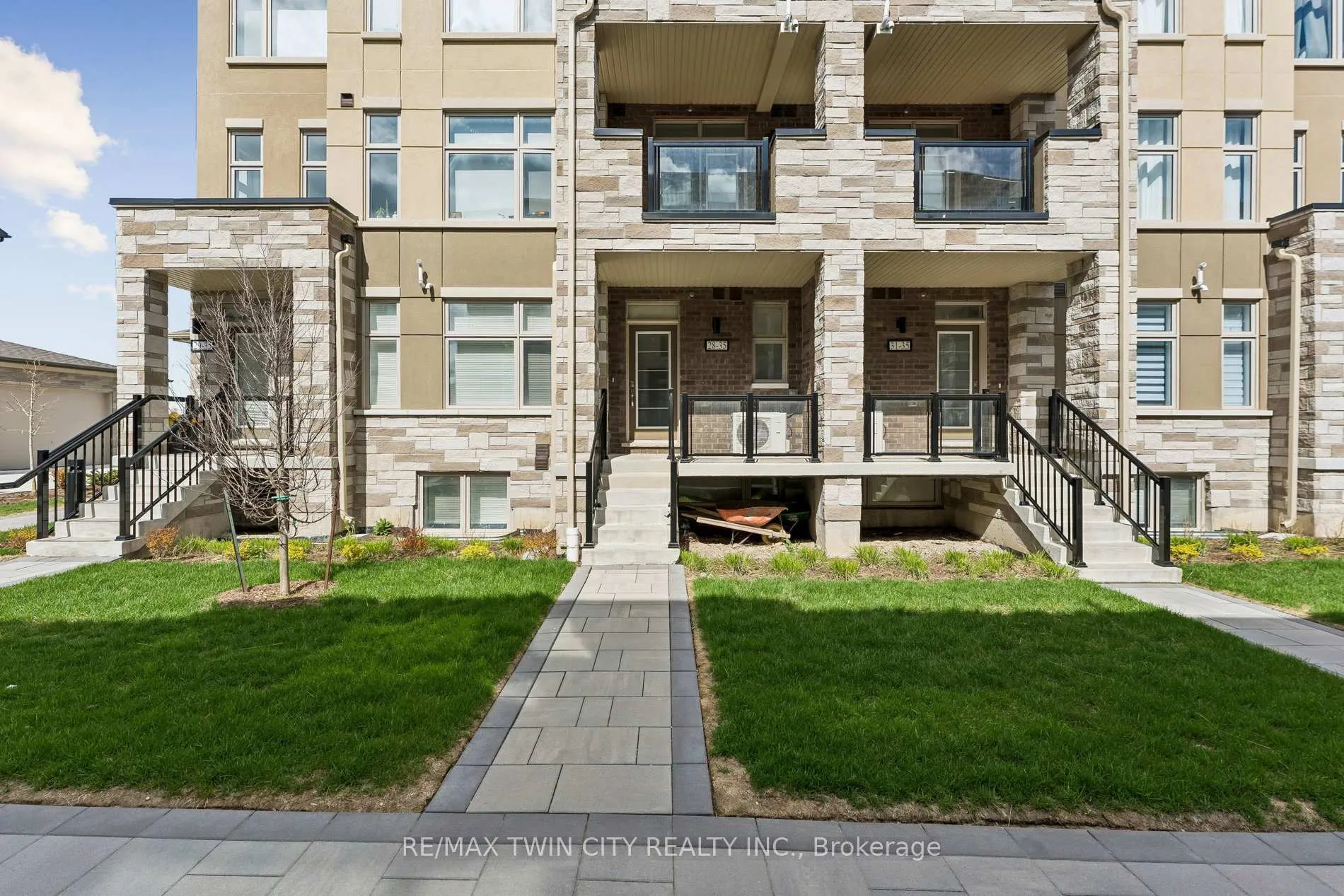 Photo 3 of Unit 28, 35 Fieldridge Crescent, Brampton, Sandringham-Wellington North — HOMEH