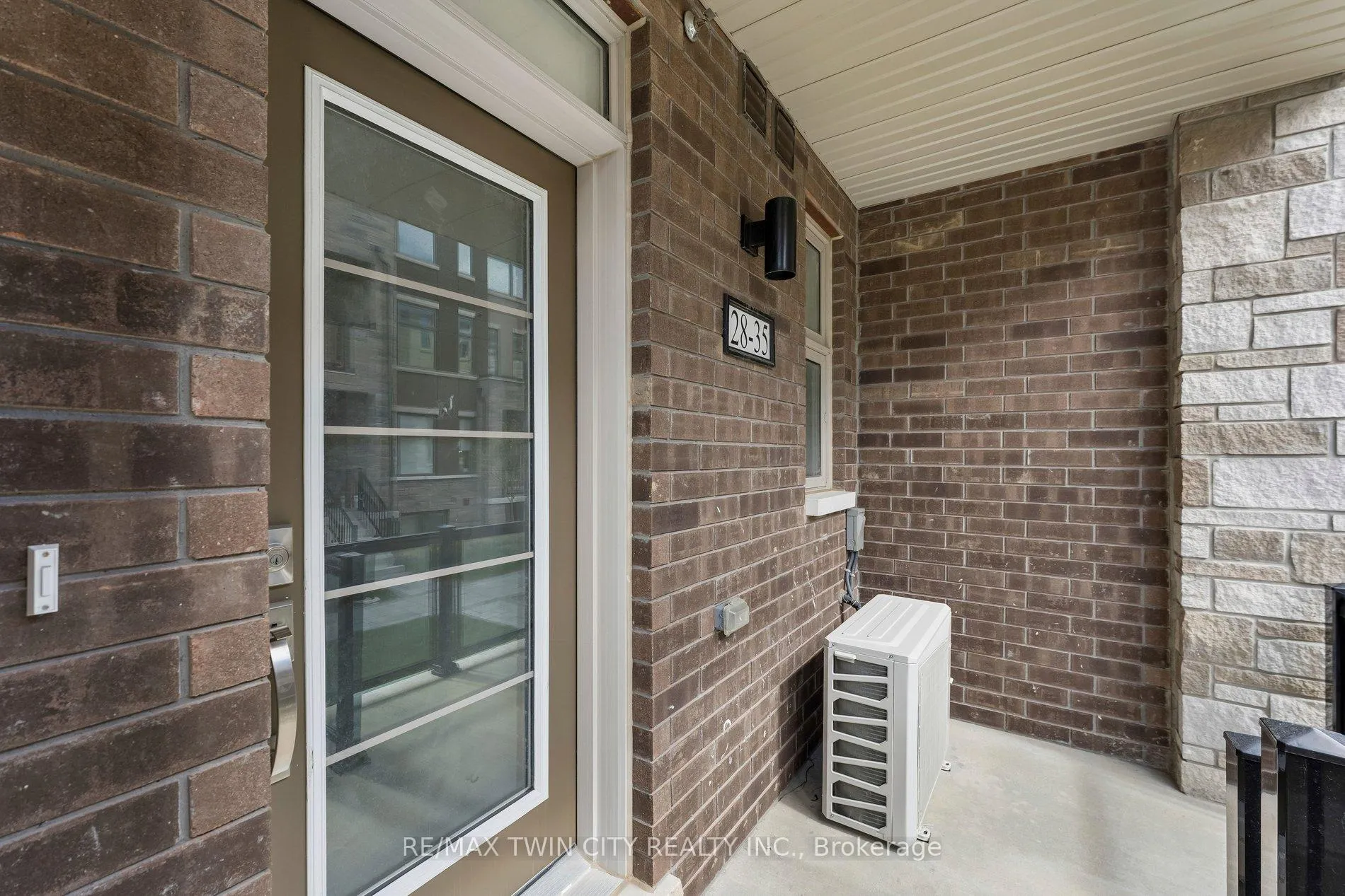 Photo 4 of Unit 28, 35 Fieldridge Crescent, Brampton, Sandringham-Wellington North — HOMEH