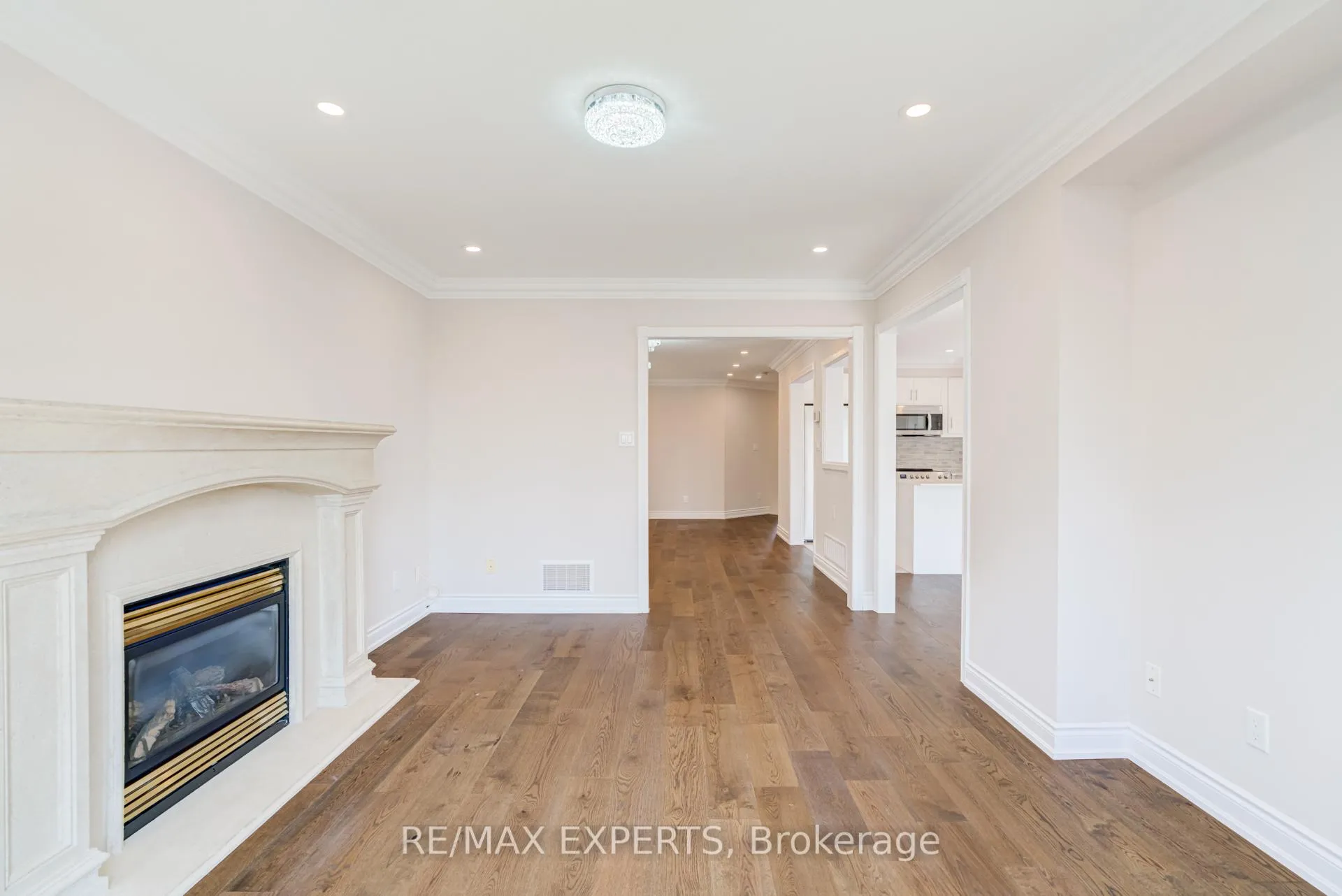 Photo 8 of 45 Del Francesco Way, Vaughan, Vellore Village — HOMEH