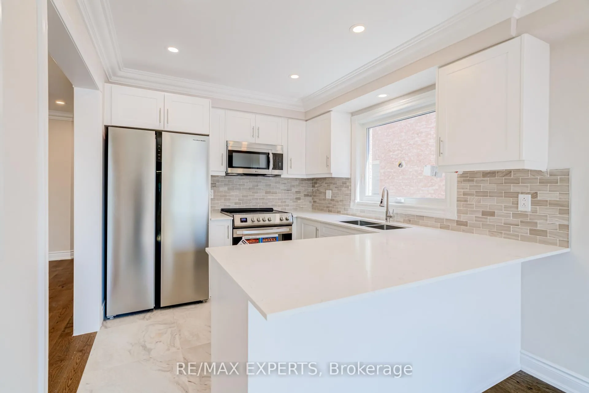 Photo 11 of 45 Del Francesco Way, Vaughan, Vellore Village — HOMEH
