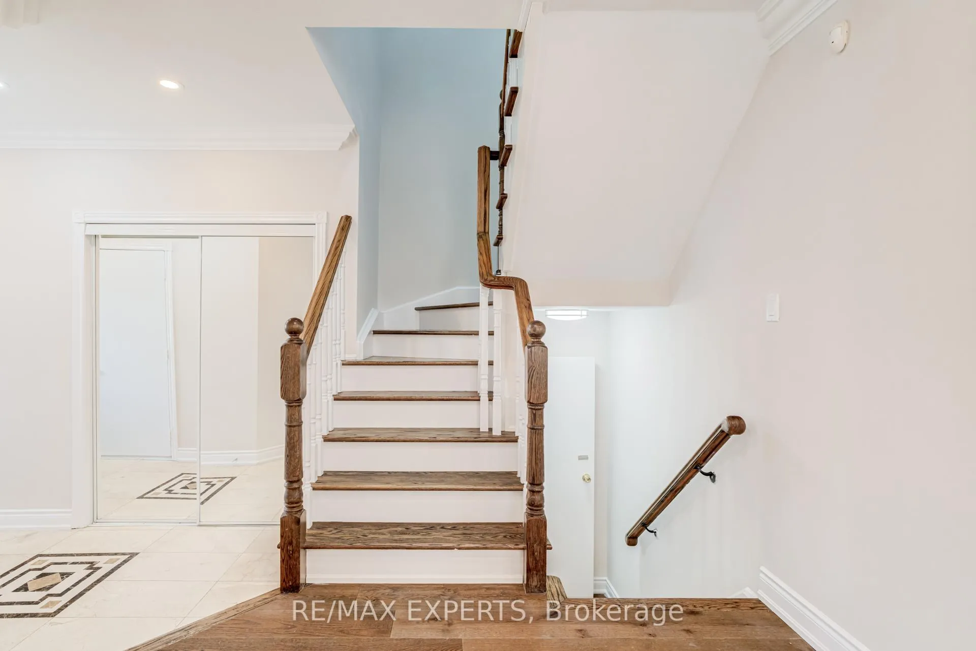 Photo 14 of 45 Del Francesco Way, Vaughan, Vellore Village — HOMEH