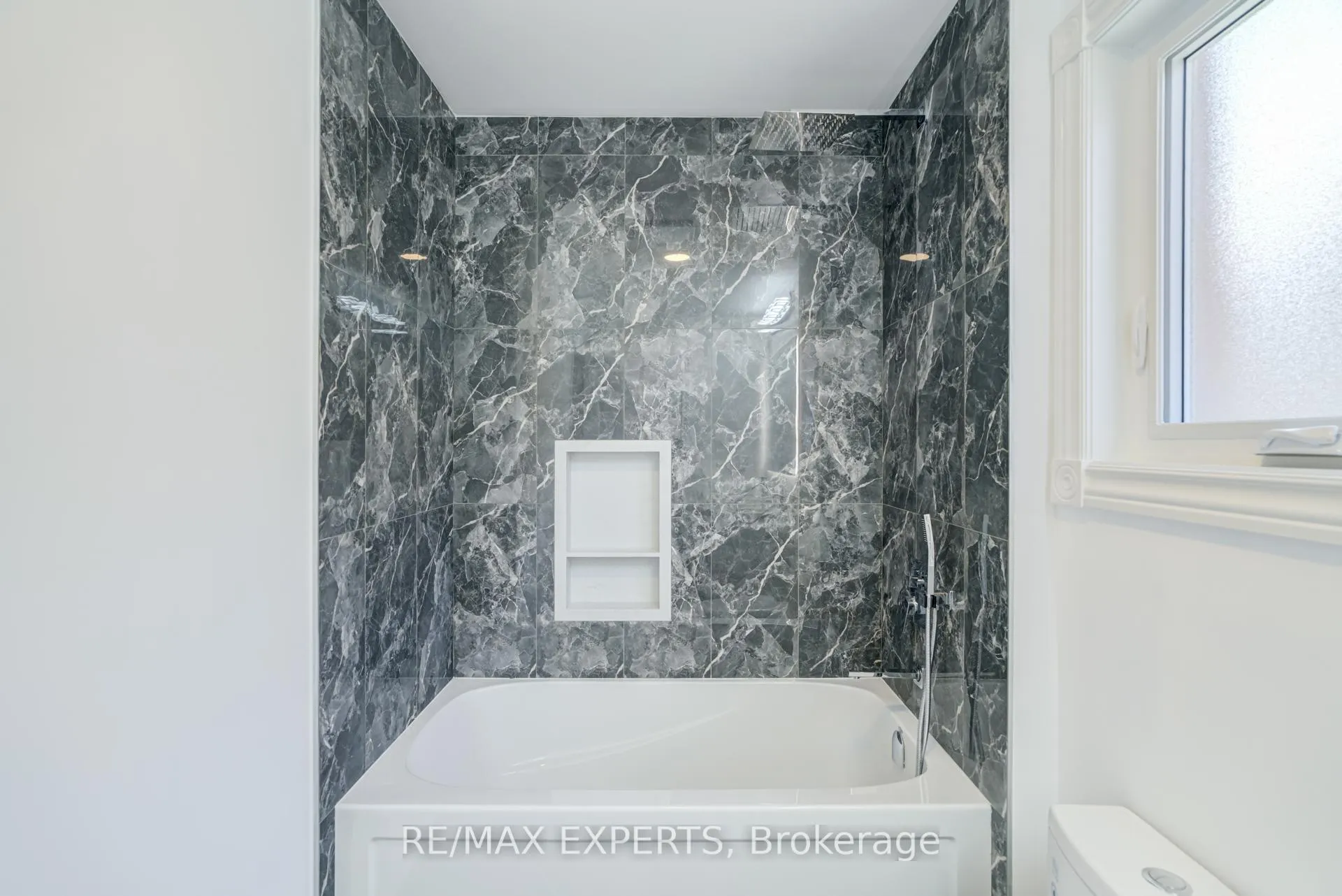 Photo 30 of 45 Del Francesco Way, Vaughan, Vellore Village — HOMEH