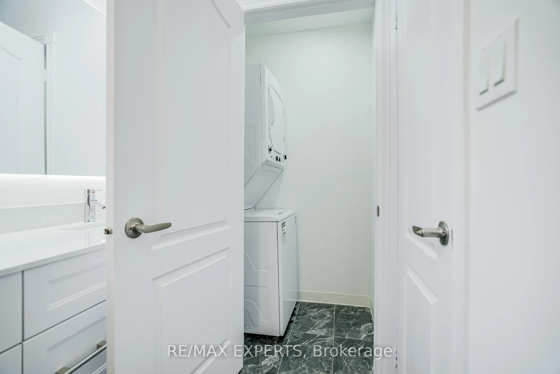 Photo 32 of 45 Del Francesco Way, Vaughan, Vellore Village — HOMEH