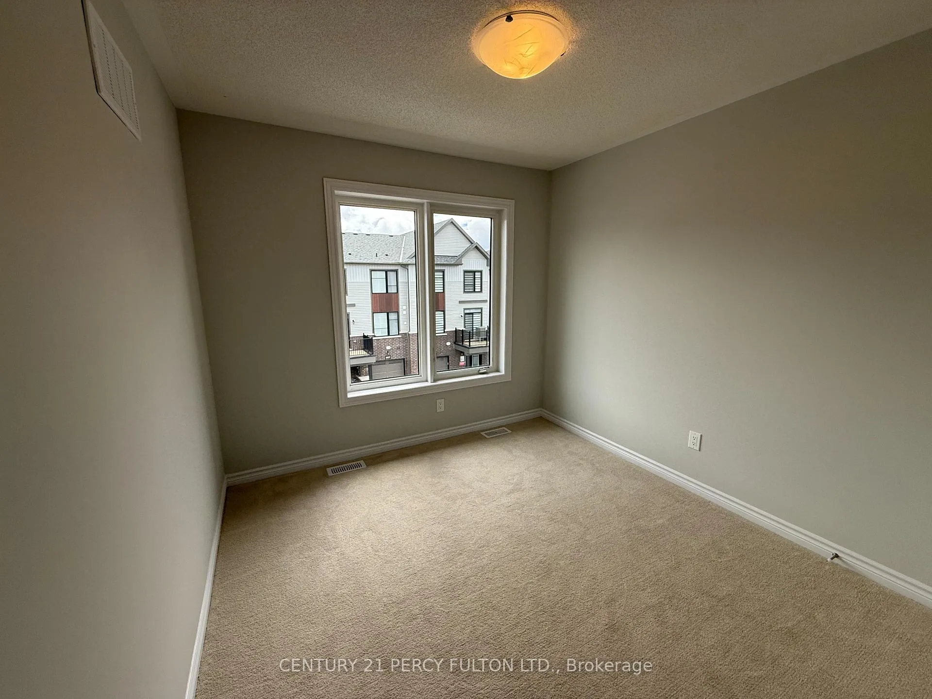 Photo 8 of 1060 Honeycomb Path, Oshawa, Kedron — HOMEH
