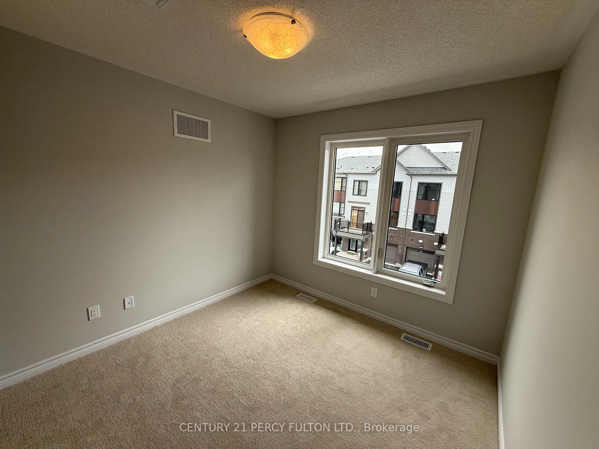 Photo 9 of 1060 Honeycomb Path, Oshawa, Kedron — HOMEH