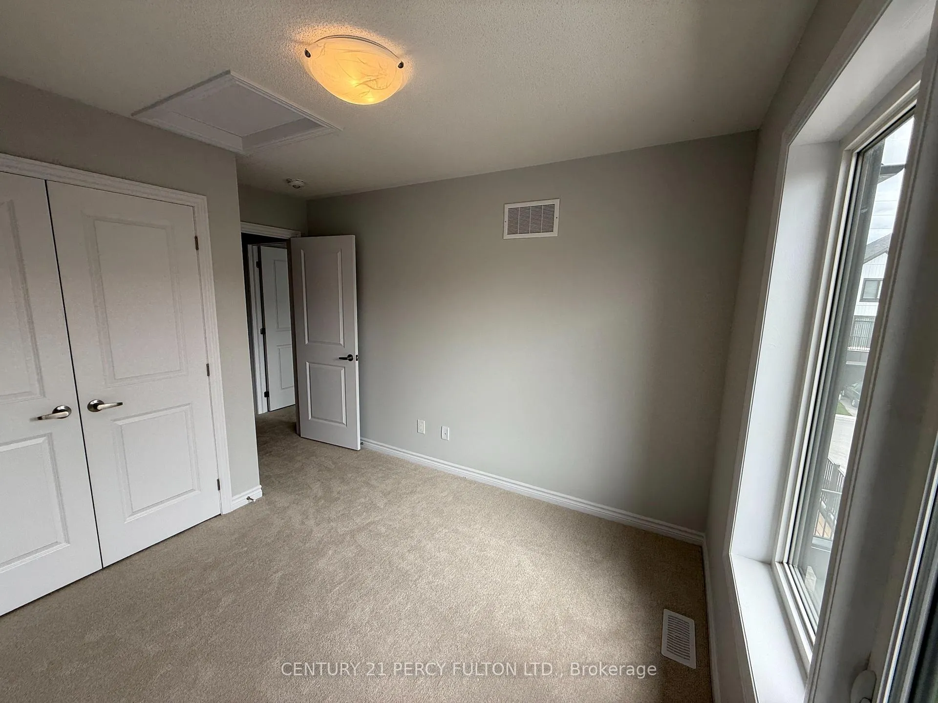 Photo 10 of 1060 Honeycomb Path, Oshawa, Kedron — HOMEH