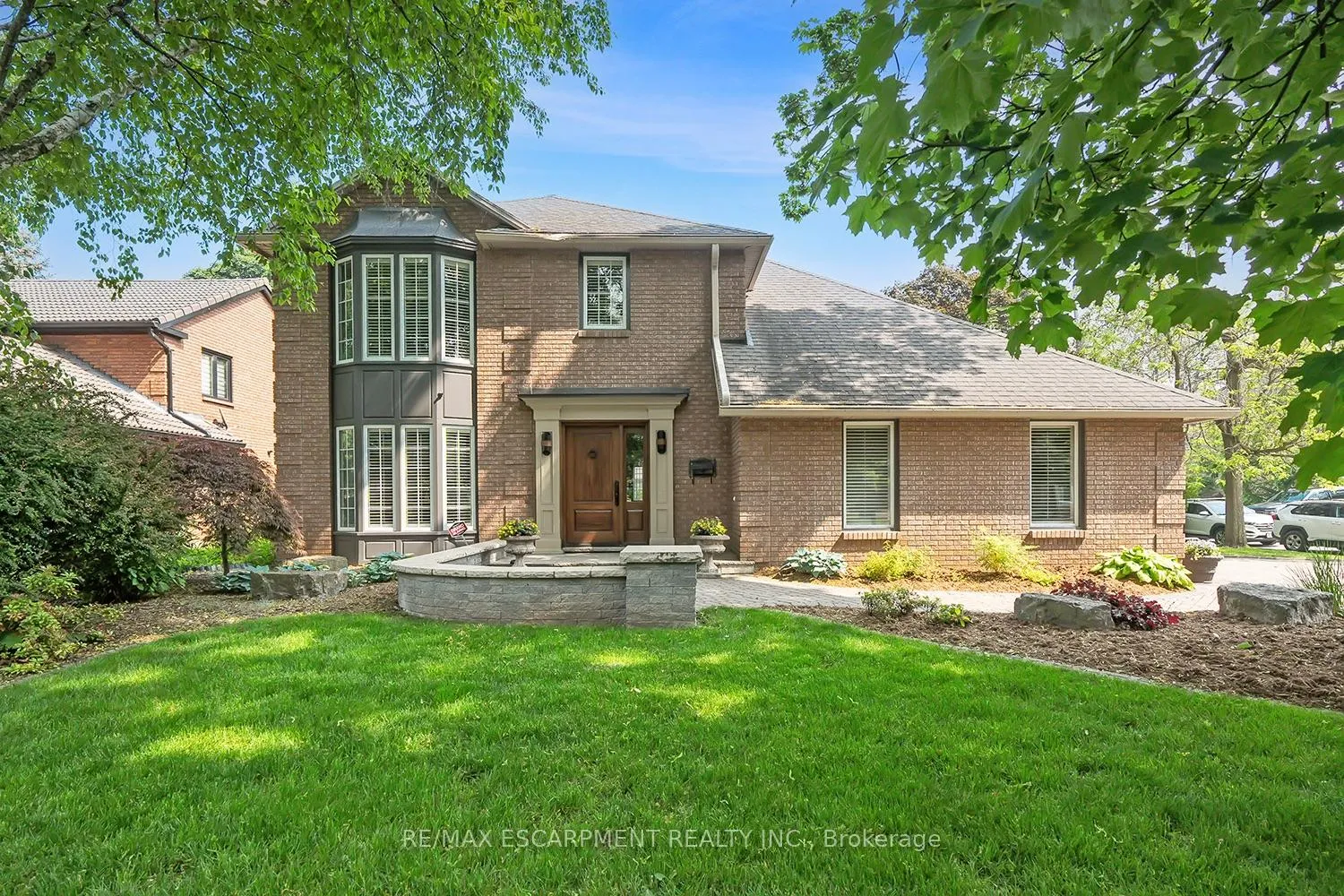 Front of 2428 Lakeshore Road