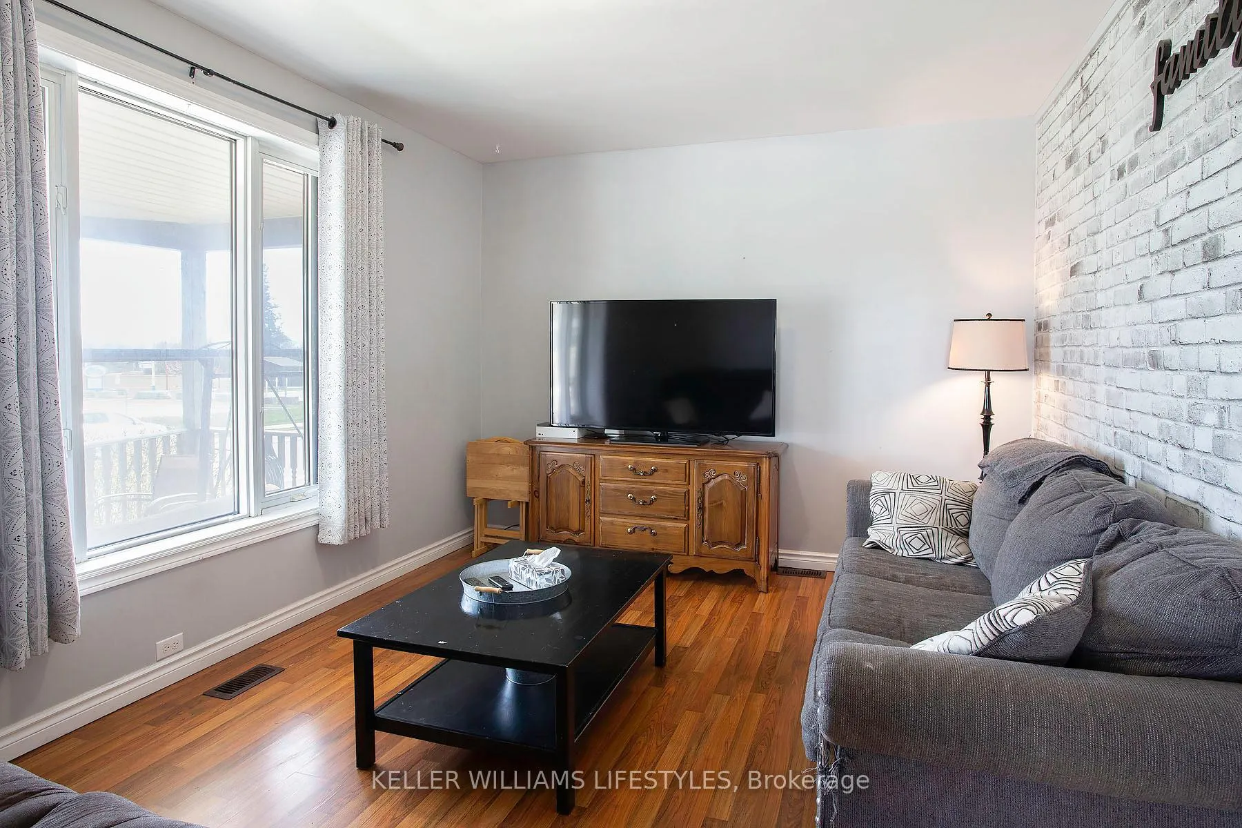 Photo 3 of 264 Upper Queen Street, Thames Centre, Thorndale — HOMEH