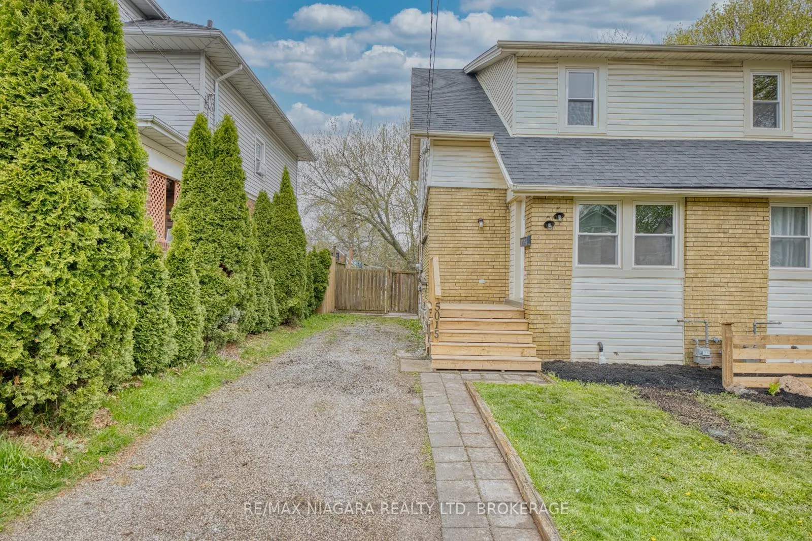 Photo 2 of 5015 Fifth Avenue, Niagara Falls, Cherrywood — HOMEH