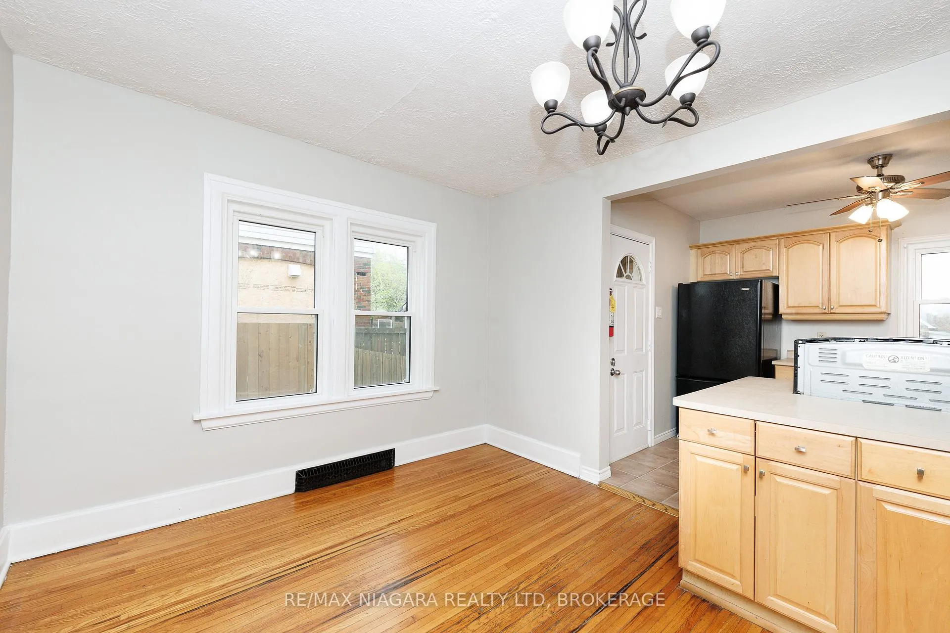 Photo 12 of 5015 Fifth Avenue, Niagara Falls, Cherrywood — HOMEH