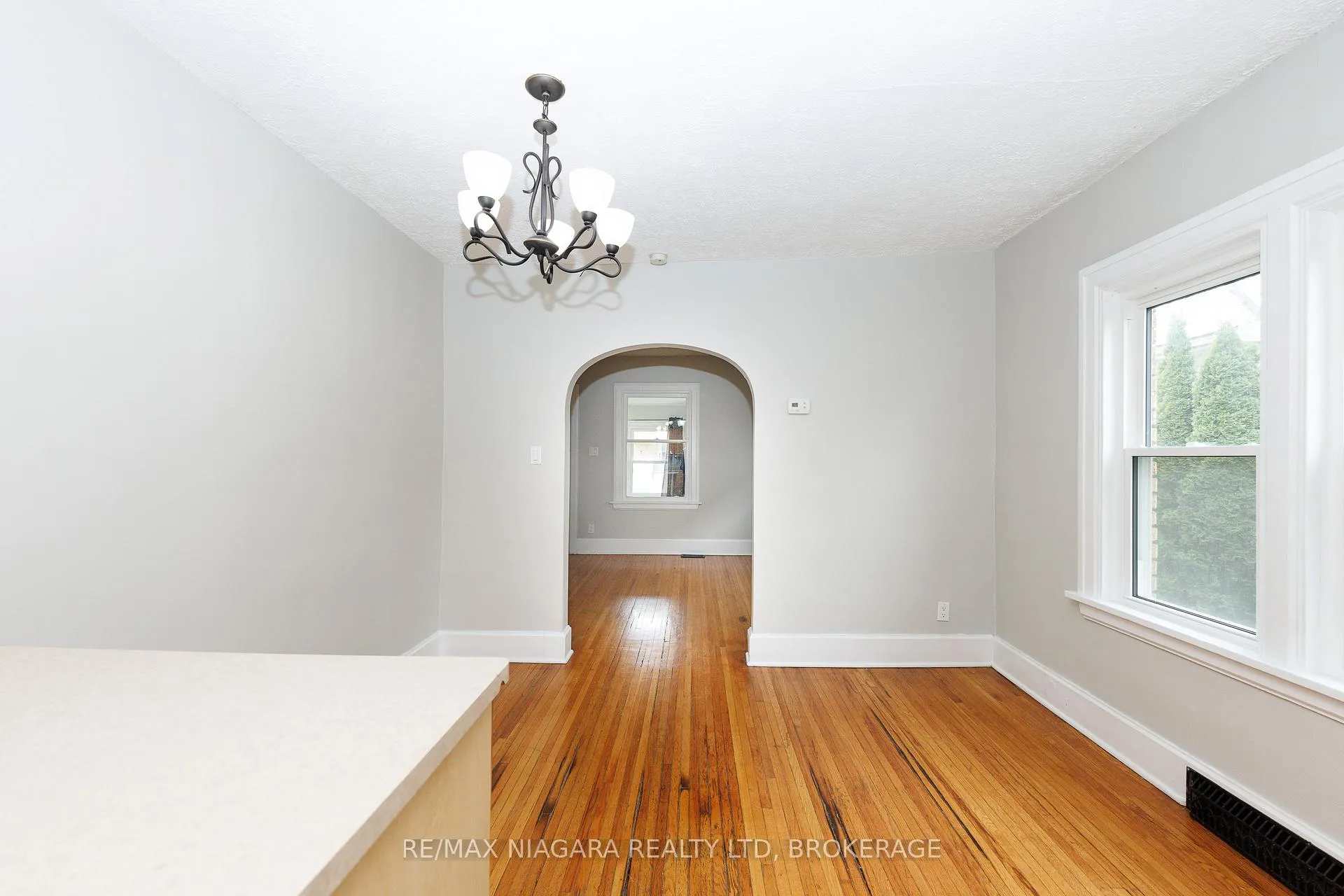 Photo 13 of 5015 Fifth Avenue, Niagara Falls, Cherrywood — HOMEH