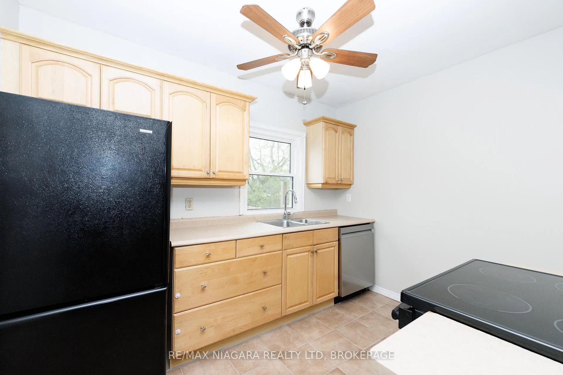 Photo 15 of 5015 Fifth Avenue, Niagara Falls, Cherrywood — HOMEH