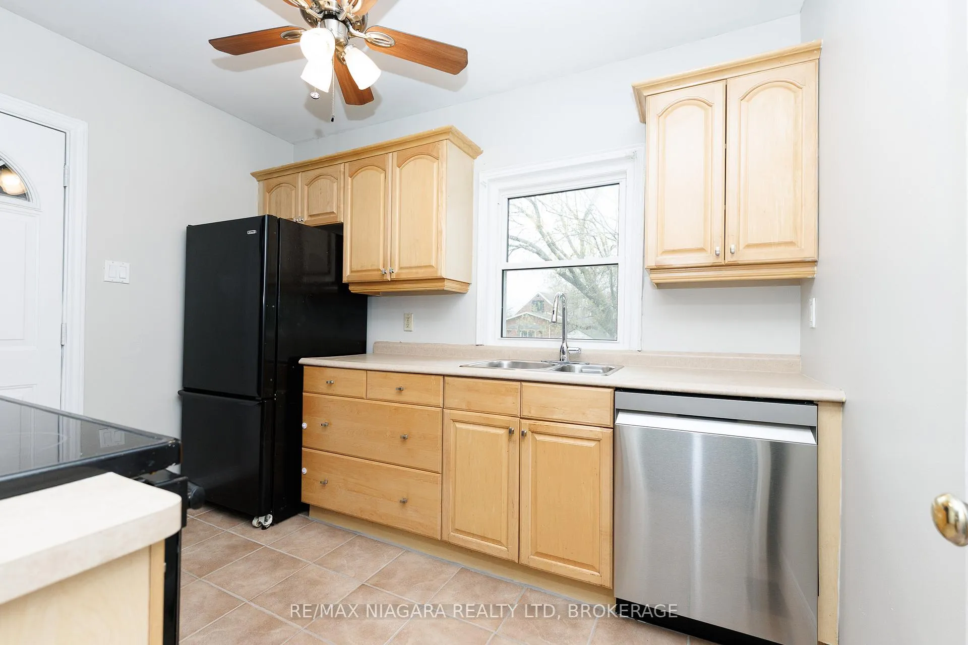 Photo 17 of 5015 Fifth Avenue, Niagara Falls, Cherrywood — HOMEH