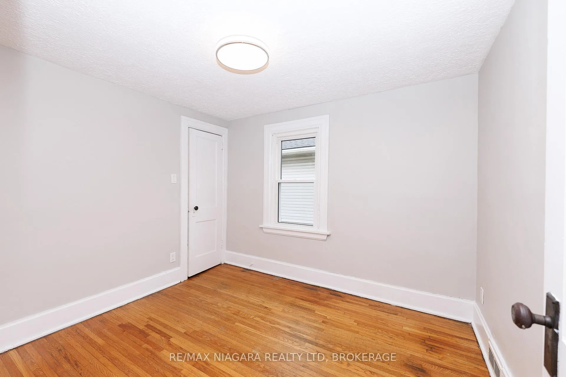 Photo 20 of 5015 Fifth Avenue, Niagara Falls, Cherrywood — HOMEH
