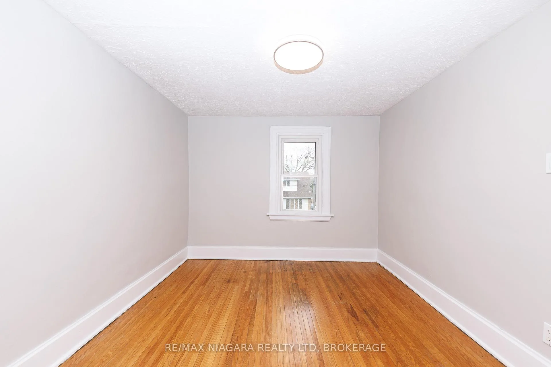 Photo 22 of 5015 Fifth Avenue, Niagara Falls, Cherrywood — HOMEH