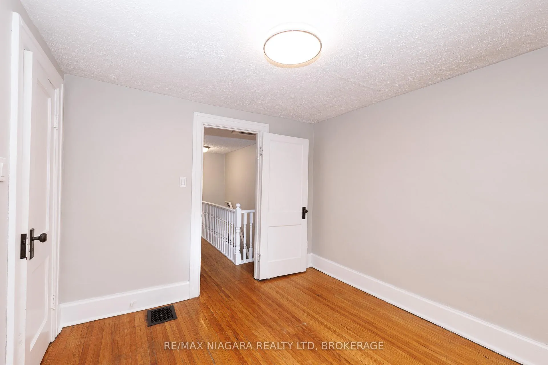 Photo 24 of 5015 Fifth Avenue, Niagara Falls, Cherrywood — HOMEH