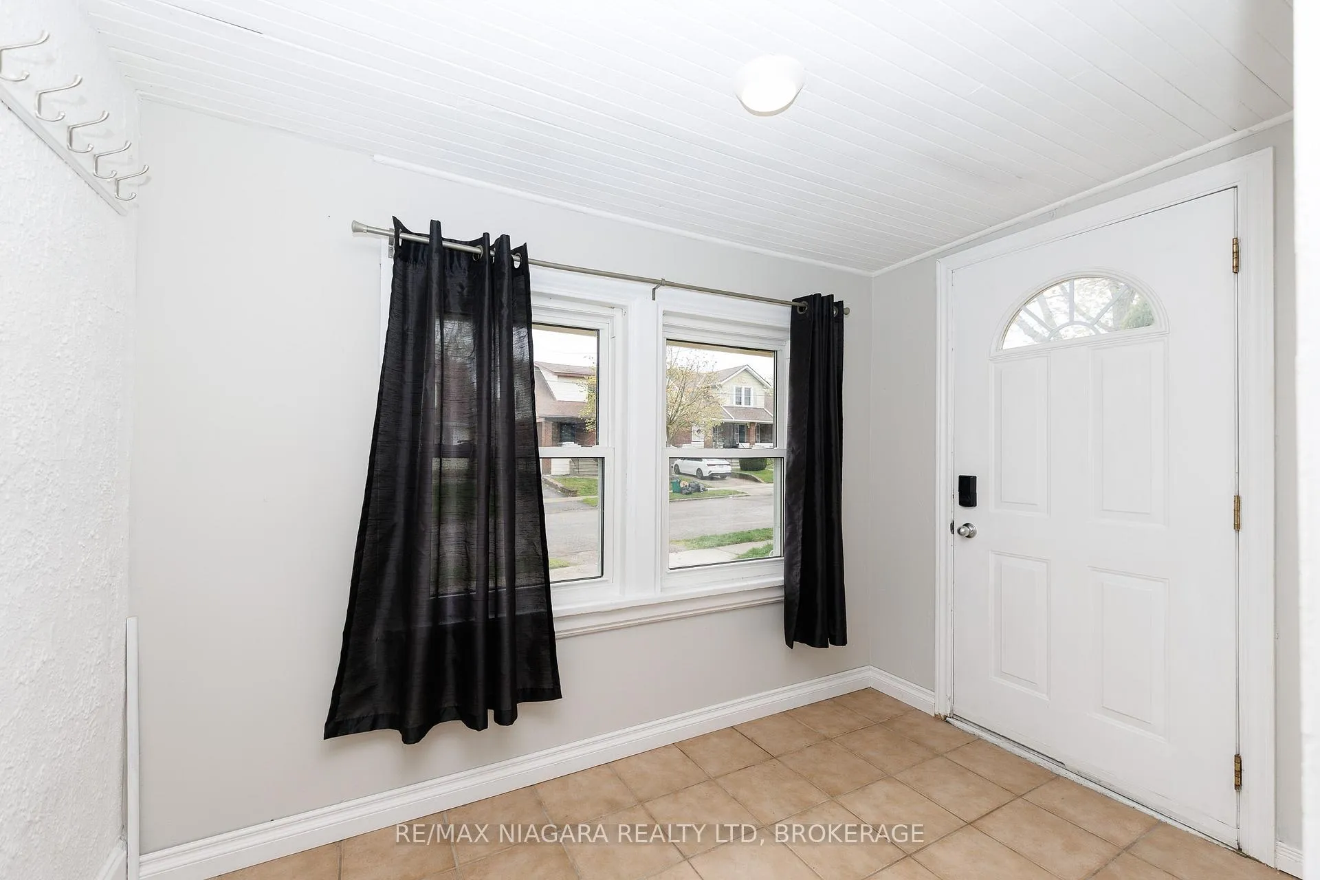 Photo 26 of 5015 Fifth Avenue, Niagara Falls, Cherrywood — HOMEH