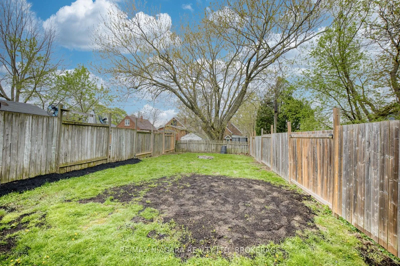 Photo 31 of 5015 Fifth Avenue, Niagara Falls, Cherrywood — HOMEH