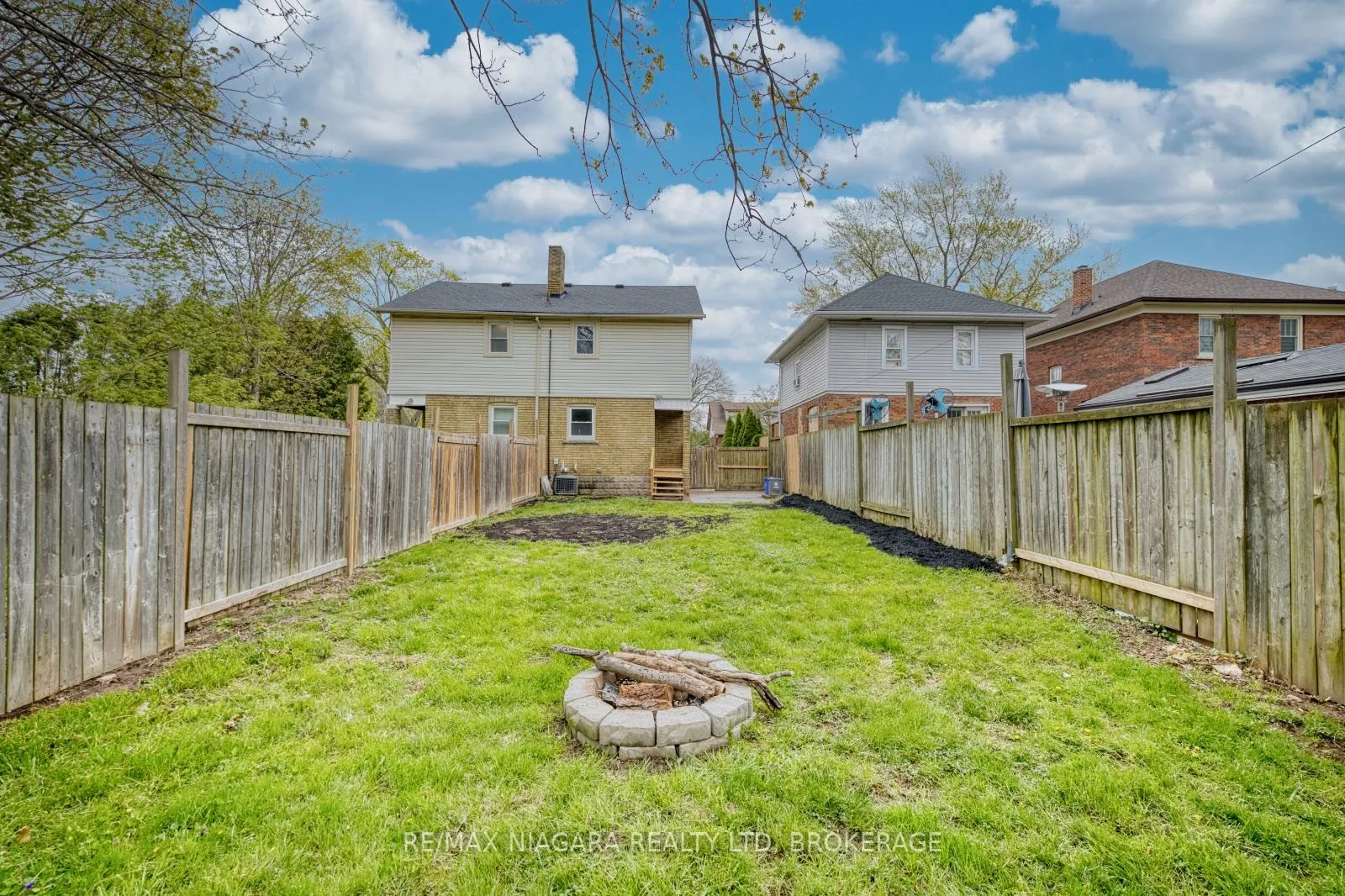 Photo 32 of 5015 Fifth Avenue, Niagara Falls, Cherrywood — HOMEH