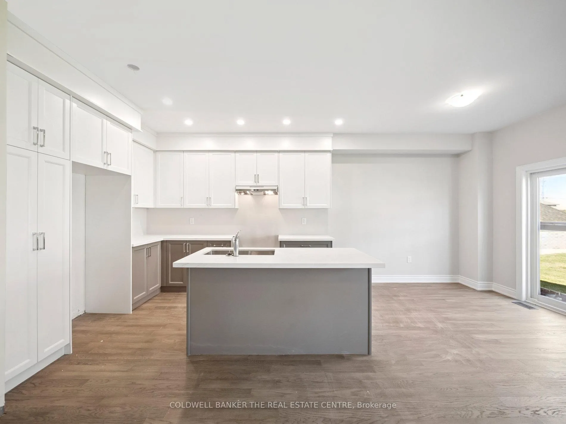 Photo 11 of 13 Hildred Cushing Way, Uxbridge — HOMEH