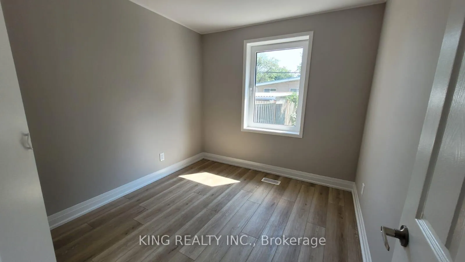 Photo 6 of 71 Mcmurchy Avenue S, Brampton, Brampton South — HOMEH